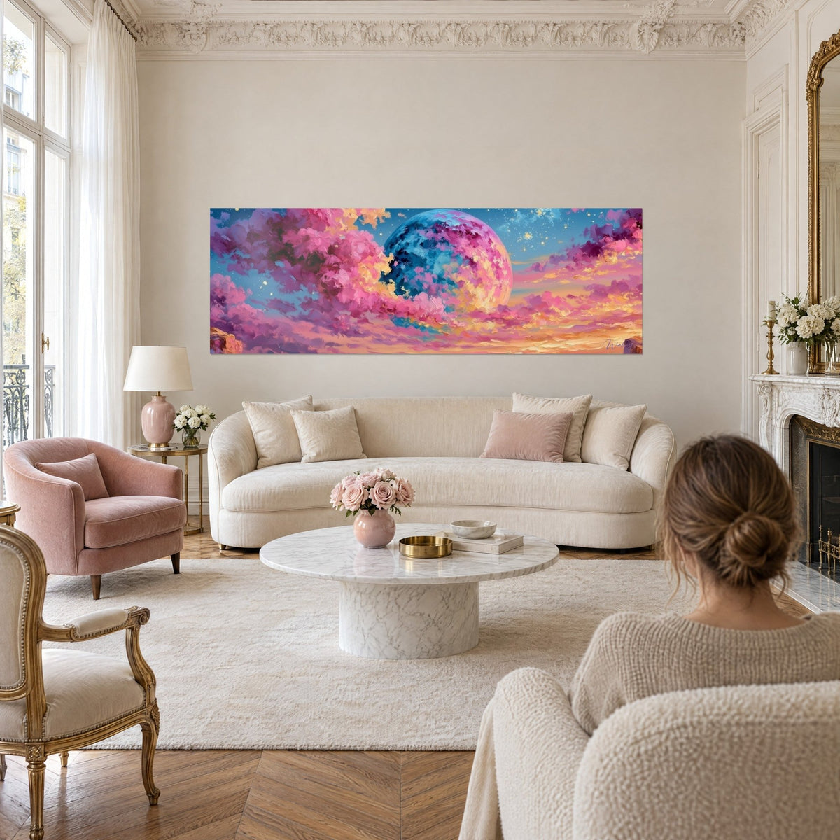 Tableau planète bleue sertie de nuées roses sur ciel étoilé doré, panoramique, au-dessus d'un canapé dans un salon lumineux