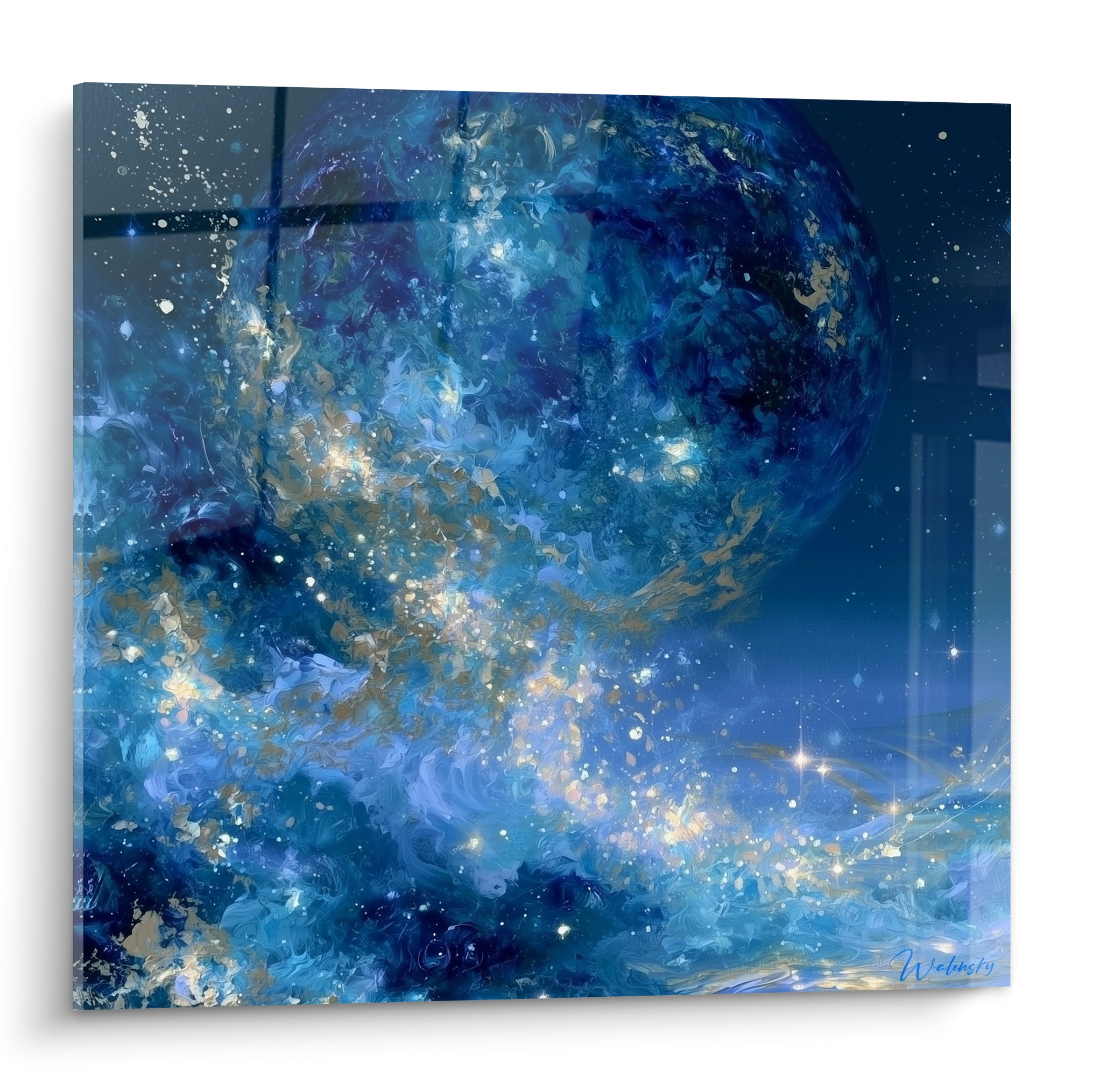 Planète bleu marine et dorée entourée d'une nébuleuse étoilée sur toile texturée lumineuse