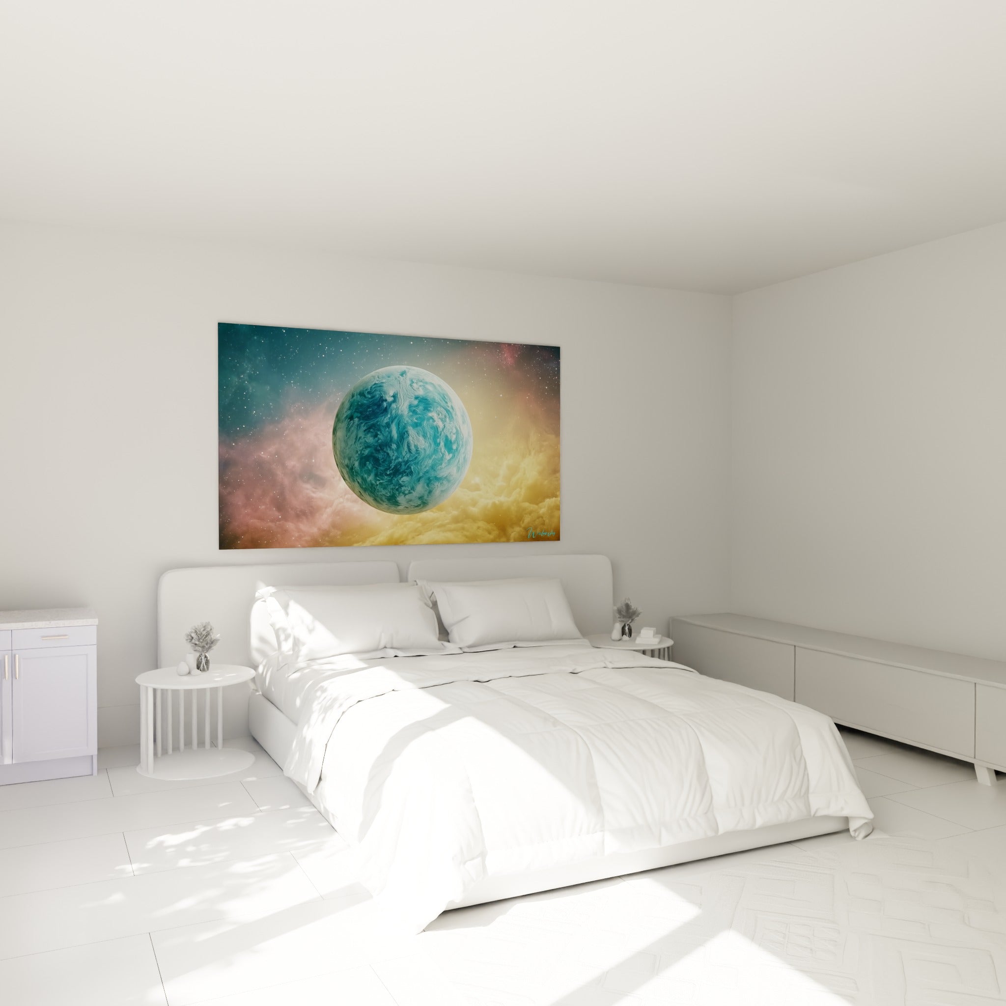 Sphère bleue nimbée de lumière dorée accrochée au-dessus d'un lit dans une chambre claire