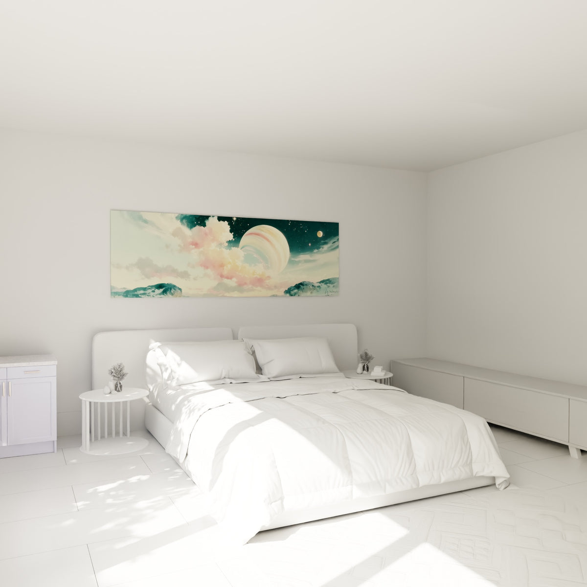 Nuages roses et planète dorée peints dans les tons pastel, accrochés au-dessus d'un lit dans une chambre claire.