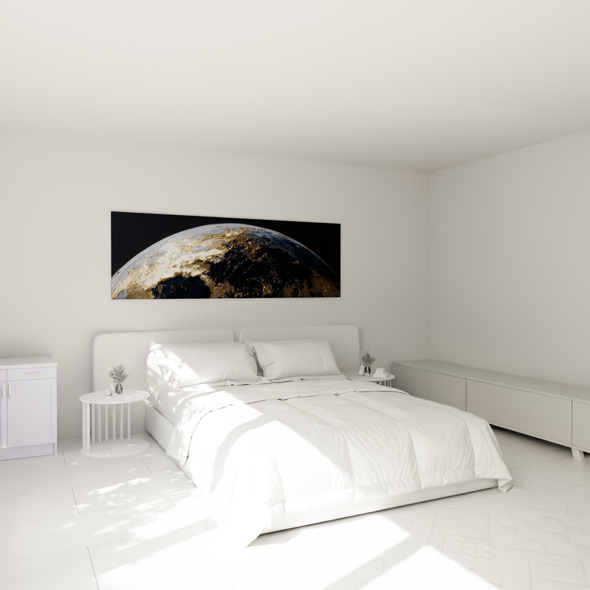 Astre doré et anthracite aux textures minérales, accroché au-dessus d'un lit dans une chambre claire.