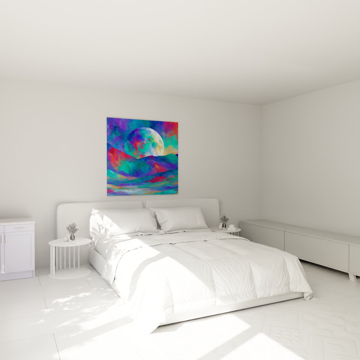 Sphère céleste vert émeraude et corail dominant un paysage montagneux, accrochée au-dessus d'un lit dans une chambre claire