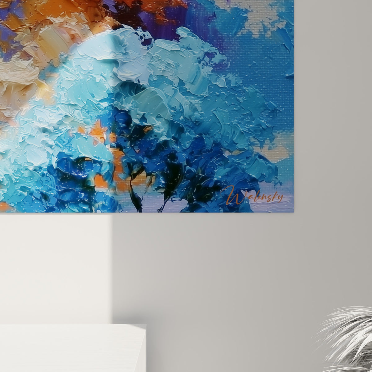 Empâtements bleu marine, orange et violine se mêlant en coulures épaisses sur la toile