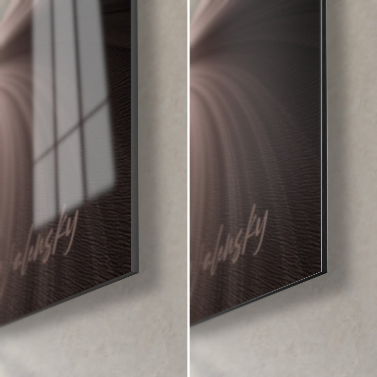 Gemälde grauer Mond über Sternendüne, untere rechte Ecke: glänzendes Acrylglas mit Spiegelung eines Fensters links, matt brauner Dibond-Alu rechts, 3 mm Kante