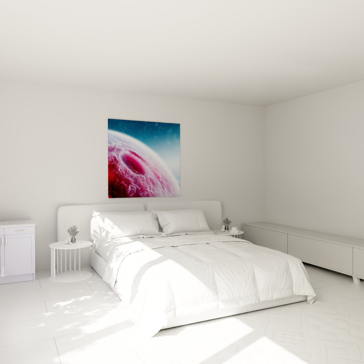 Astre rouge et rose aux fissures blanches, accroché au-dessus d'un lit dans une chambre claire