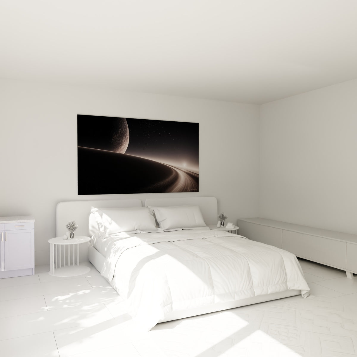 Horizon lumineux et lune nacrée traversant un paysage sombre, accrochés au-dessus d'un lit dans une chambre claire