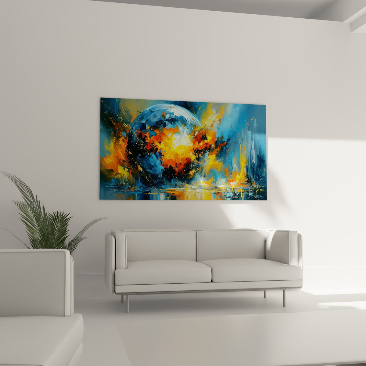 Monde incandescent bleu nuit et doré, suspendu au-dessus d'un canapé dans un salon lumineux