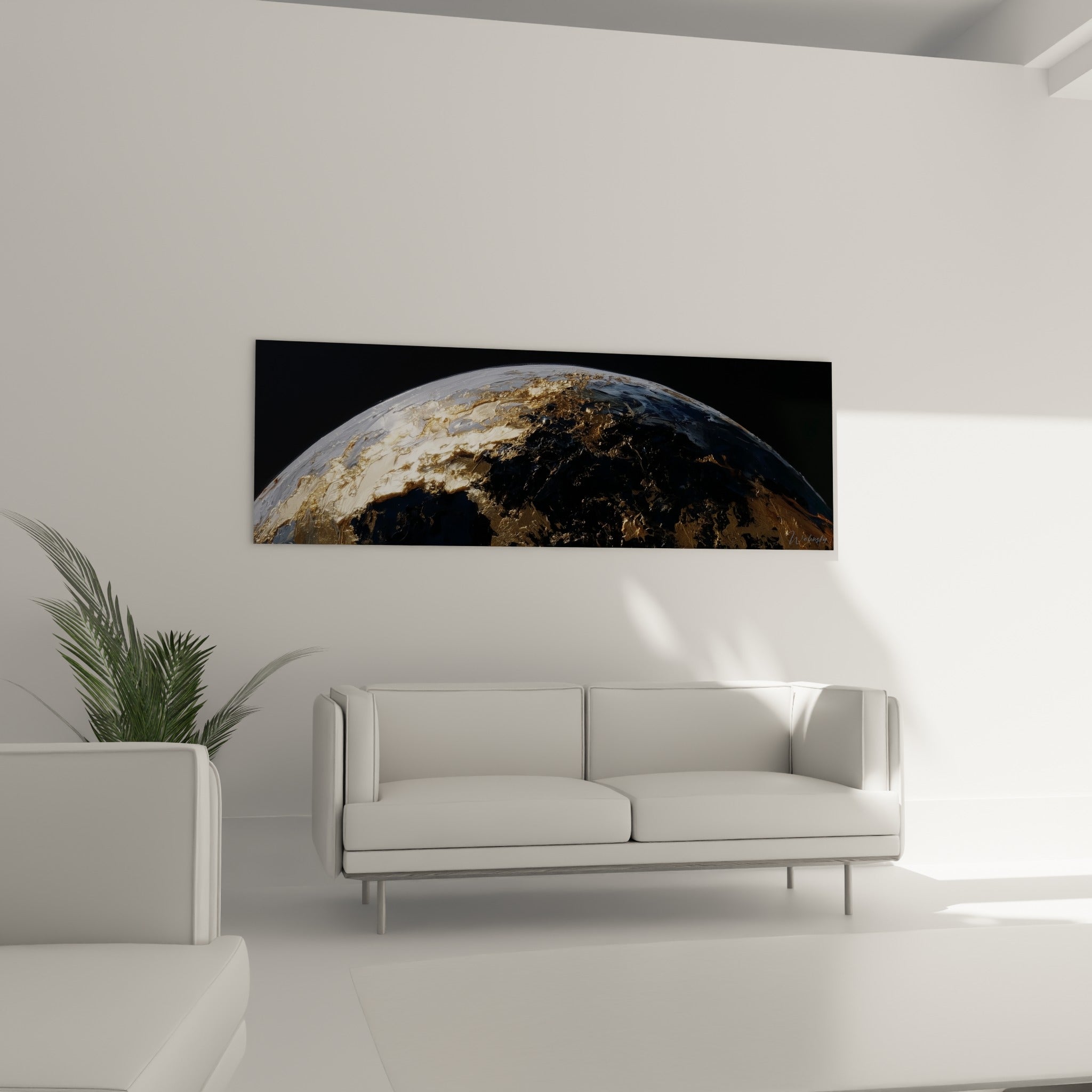 Surface planétaire dorée et noire aux empâtements marqués, au-dessus d'un canapé dans un salon lumineux.
