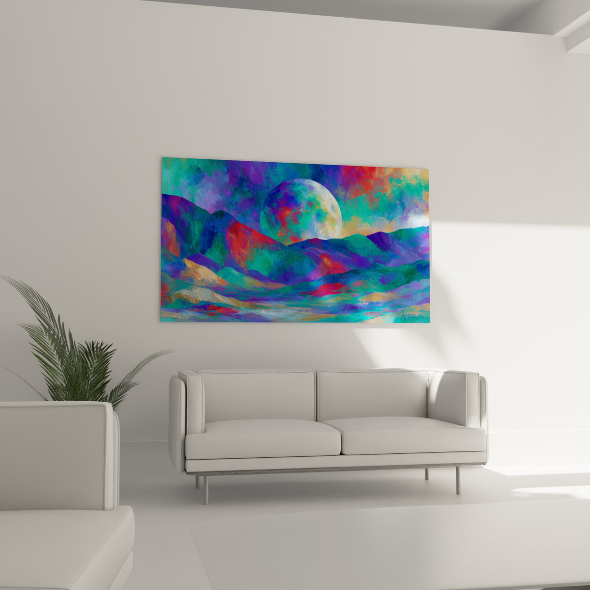 Paysage cosmique turquoise et terracotta accroché au-dessus d'un canapé dans un salon lumineux