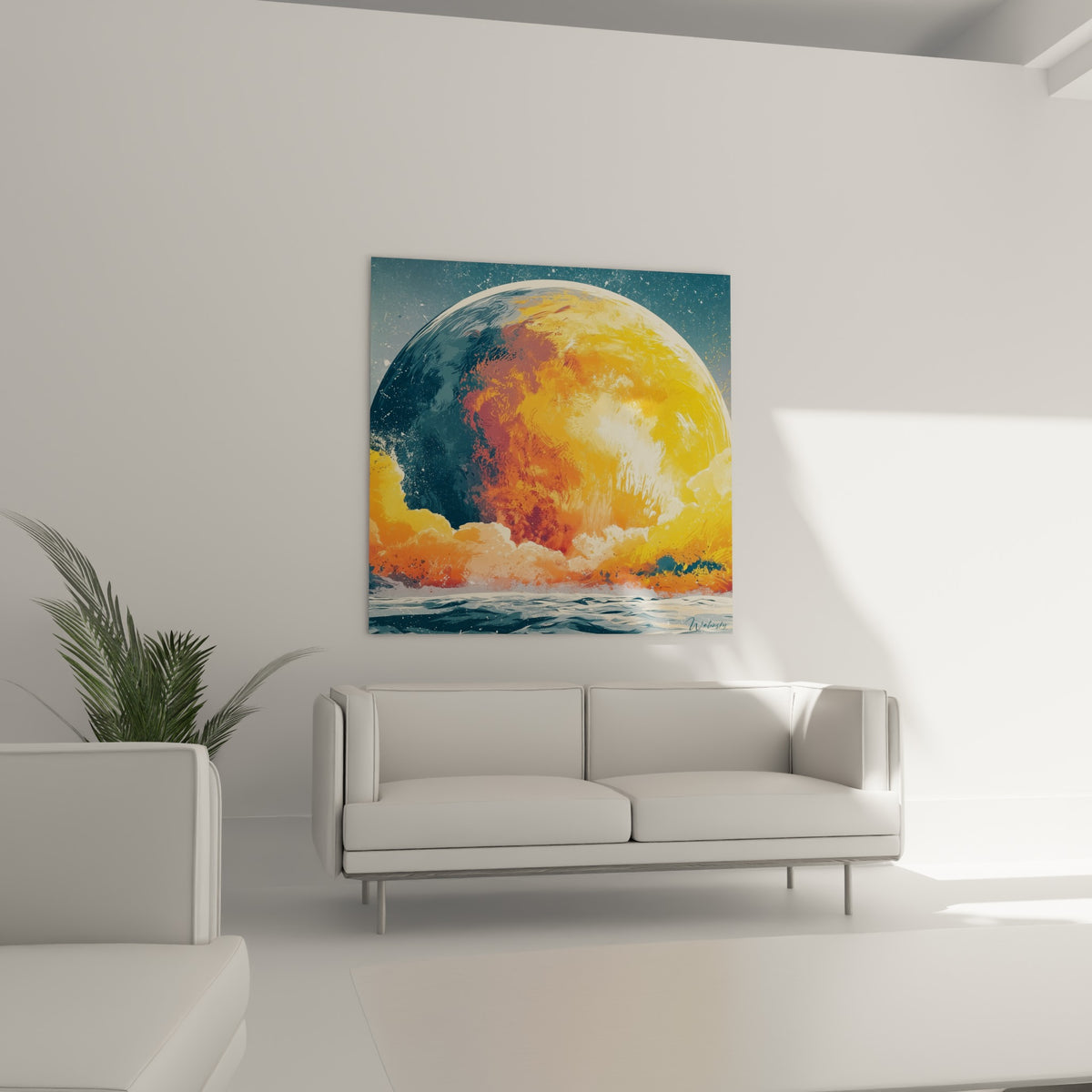 Sphère céleste dorée et anthracite entourée de nuages ocre au-dessus d'un canapé dans un salon lumineux