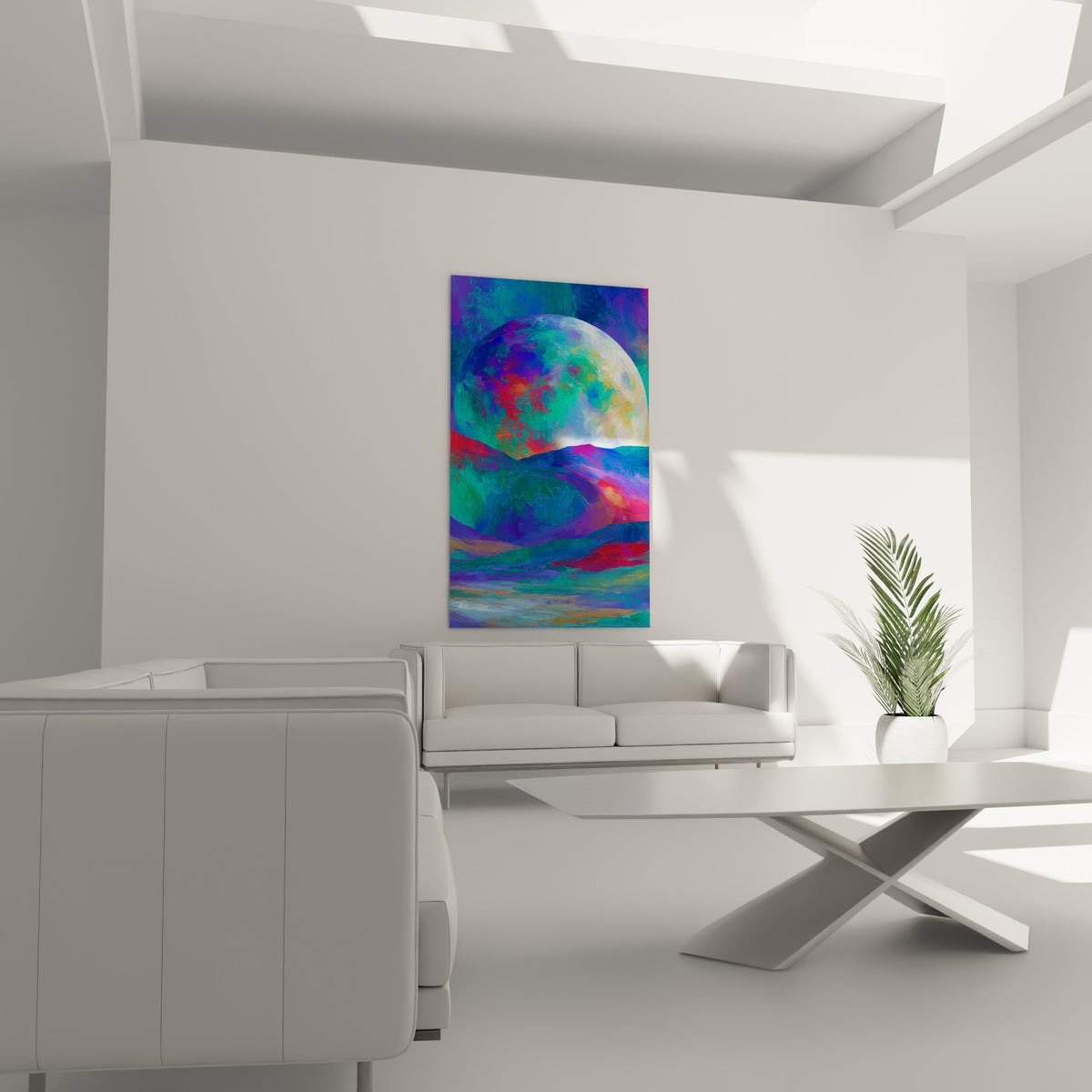 Sphère céleste turquoise et rose dominant des collines violettes au-dessus d'un canapé dans un salon lumineux