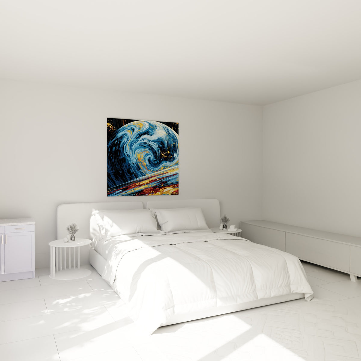 Sphère céleste bleu marine et ocre en mouvement, accrochée au-dessus d'un lit dans une chambre claire