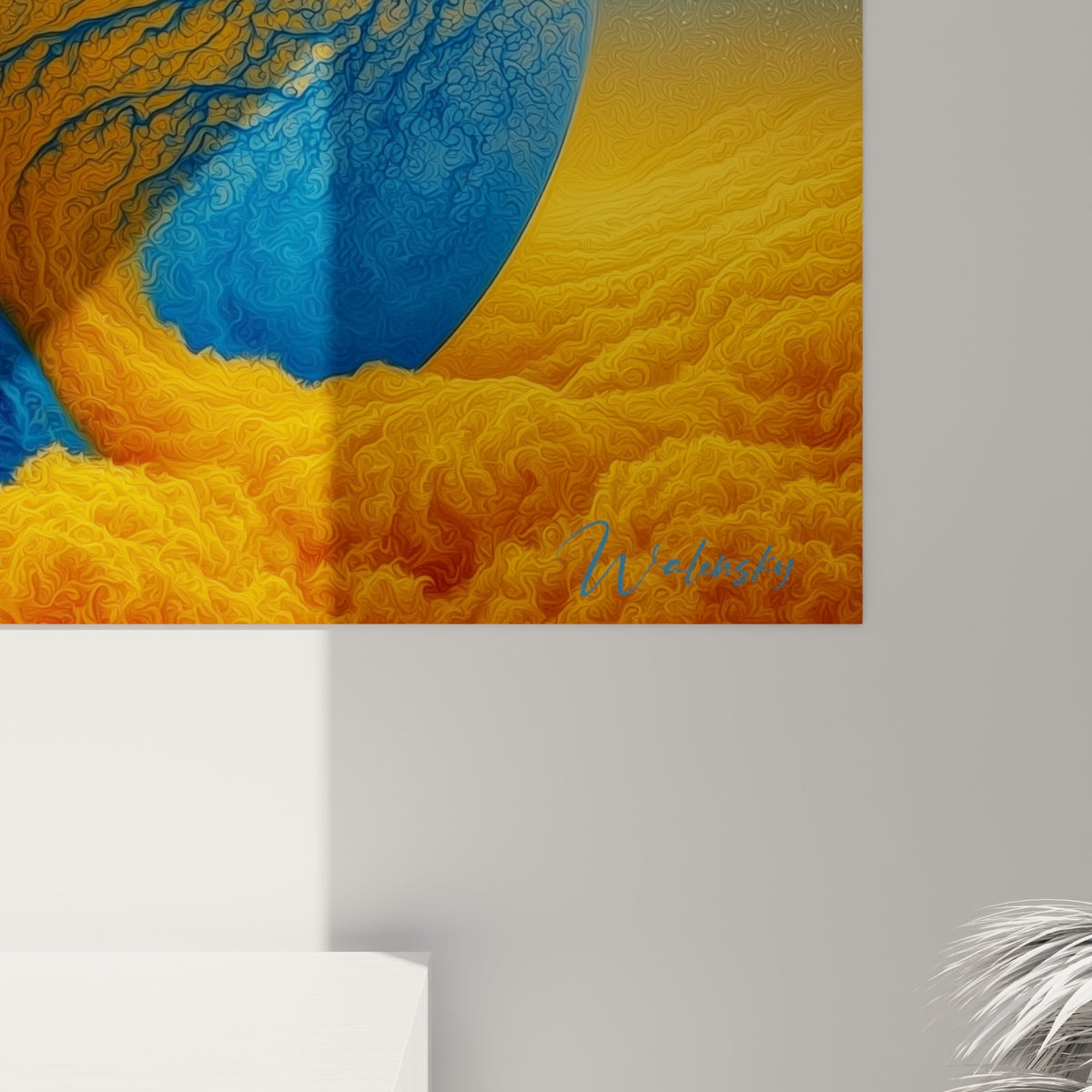 Détail des volutes fractales entrelaçant bleu marine profond et orange doré sur la surface texturée de la toile
