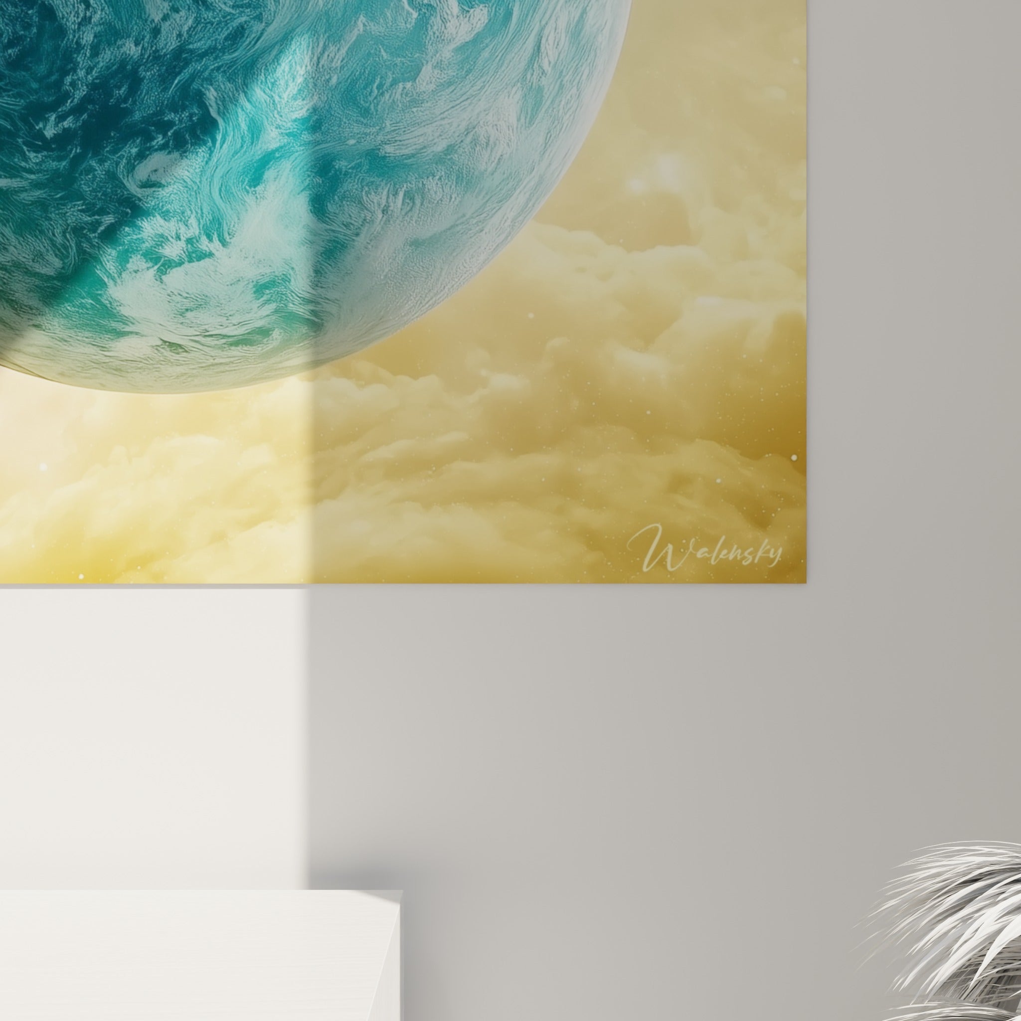 Empâtements turquoise et blanchis capturant la matière nuageuse de la planète sous une lumière dorée rapprochée