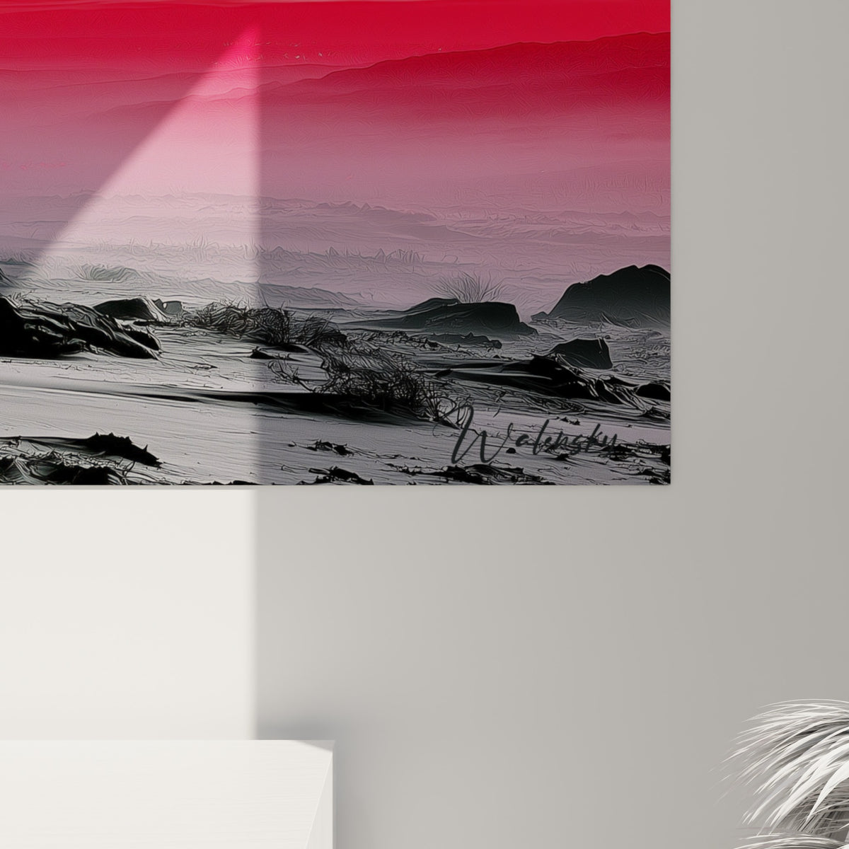 Grain texturé du sol martien gris anthracite et lueur rouge écarlate de la planète en gros plan