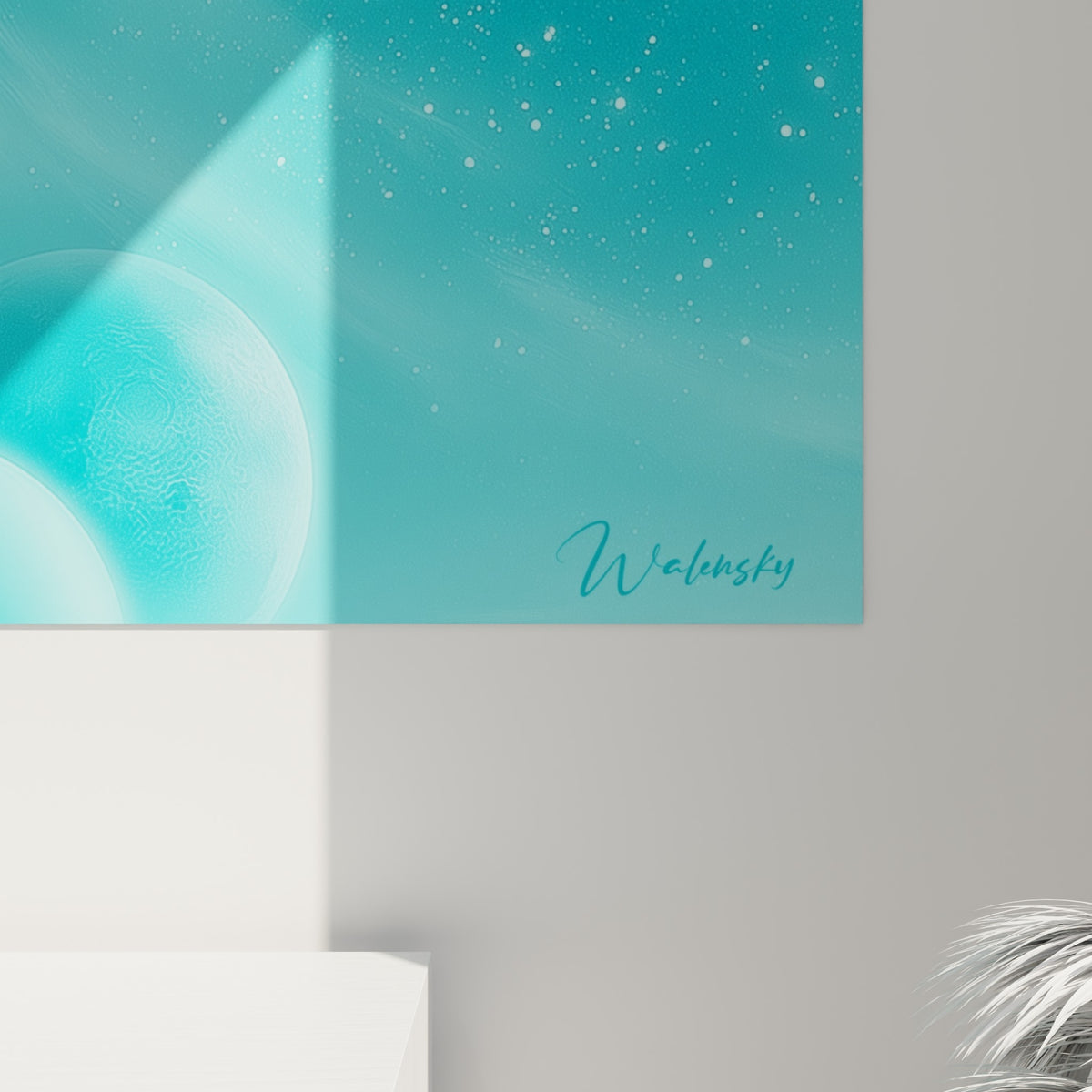 Détail des volutes turquoise et argentées de la planète, grain lisse et coulures lumineuses