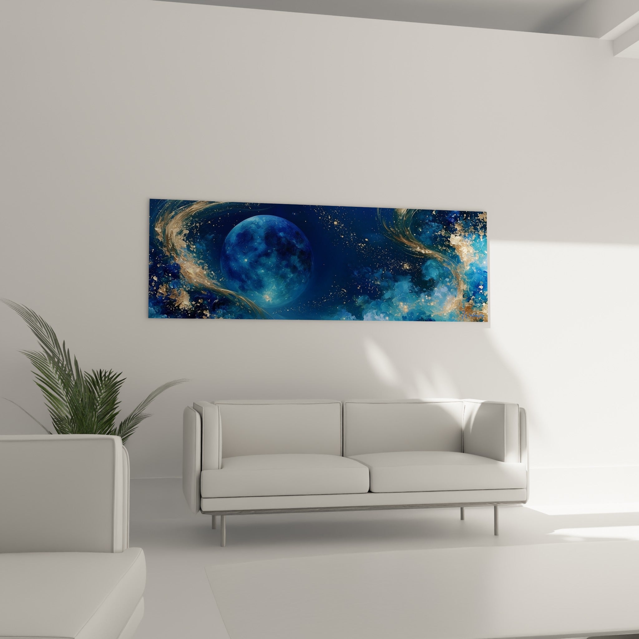 Planète bleutée traversée de filaments dorés et d'éclats turquoise, au-dessus d'un canapé dans un salon lumineux