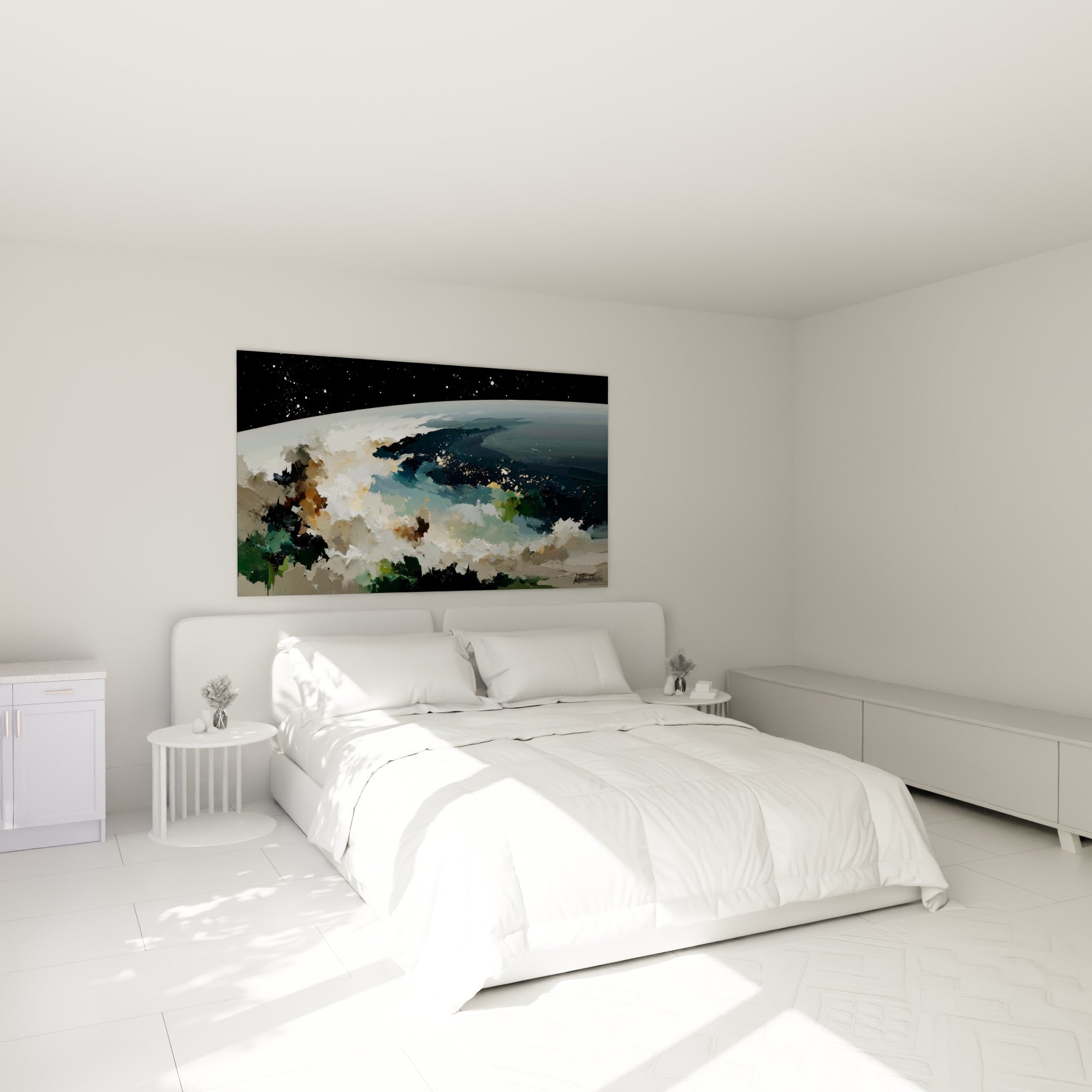 Planète bleue et dorée peinte à l'huile, accrochée au-dessus d'un lit dans une chambre claire