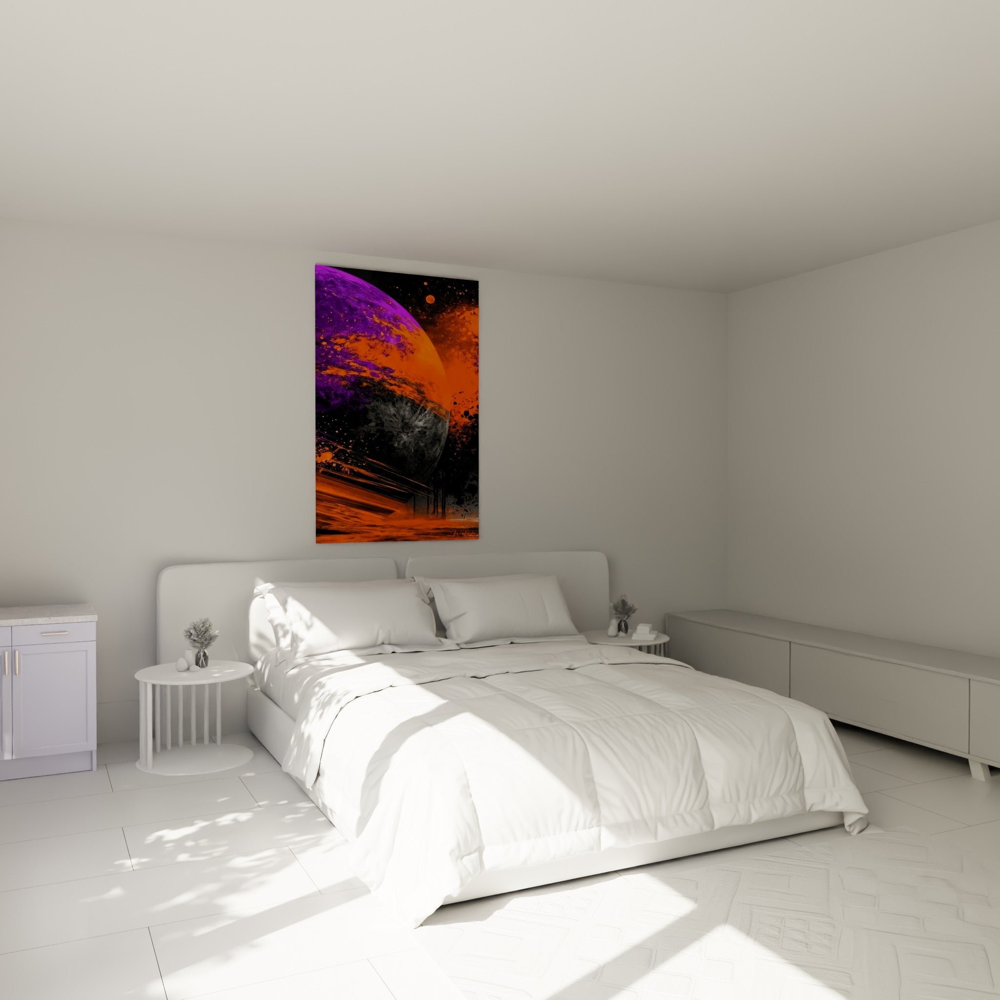Sphère céleste violette et orange aux éclats lumineux, accrochée au-dessus d'un lit dans une chambre claire