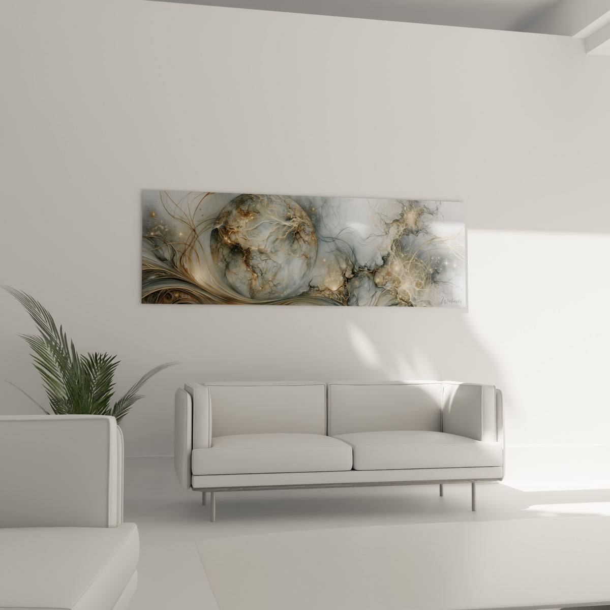 Composition céleste grise et or aux volutes organiques, disposée au-dessus d'un canapé dans un salon lumineux