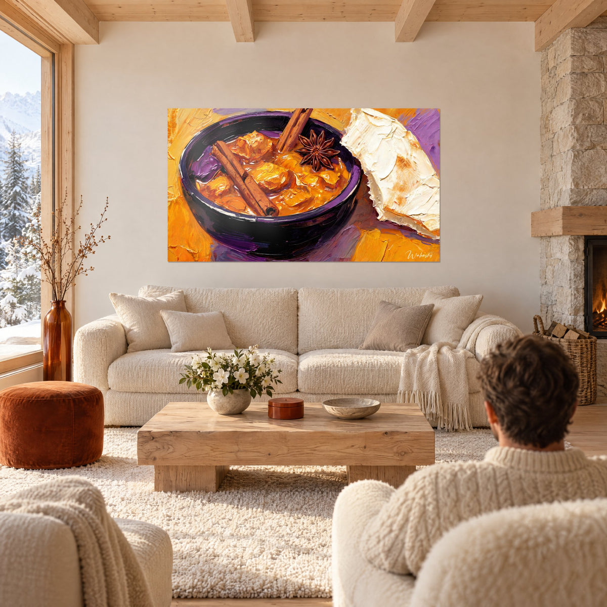 Tableau ragoût safran dans bol aubergine, cannelle et anis étoilé, empâtements orange et violet, au-dessus d'un canapé dans un salon lumineux