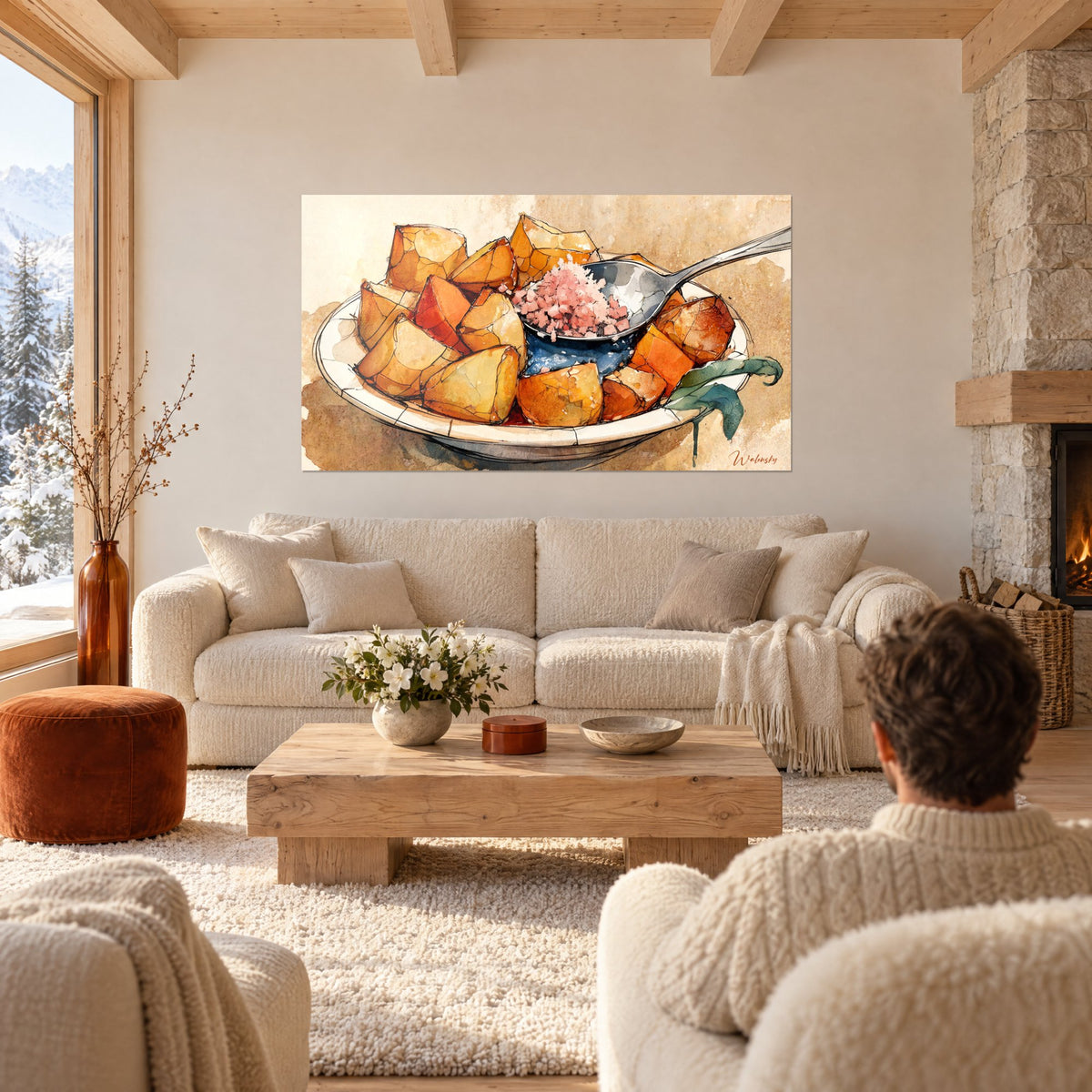 Tableau patates bravas dorées nappées de sauce rosée, assiette crème et ocre, au-dessus d'un canapé dans un salon lumineux