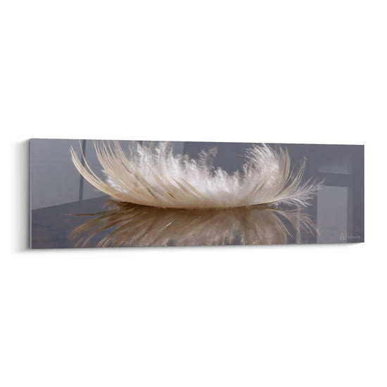 Tabel Pluim Beige en Wit in Reflectie op Spiegeloppervlak - Etherische Zachtheid - Editie Pluim