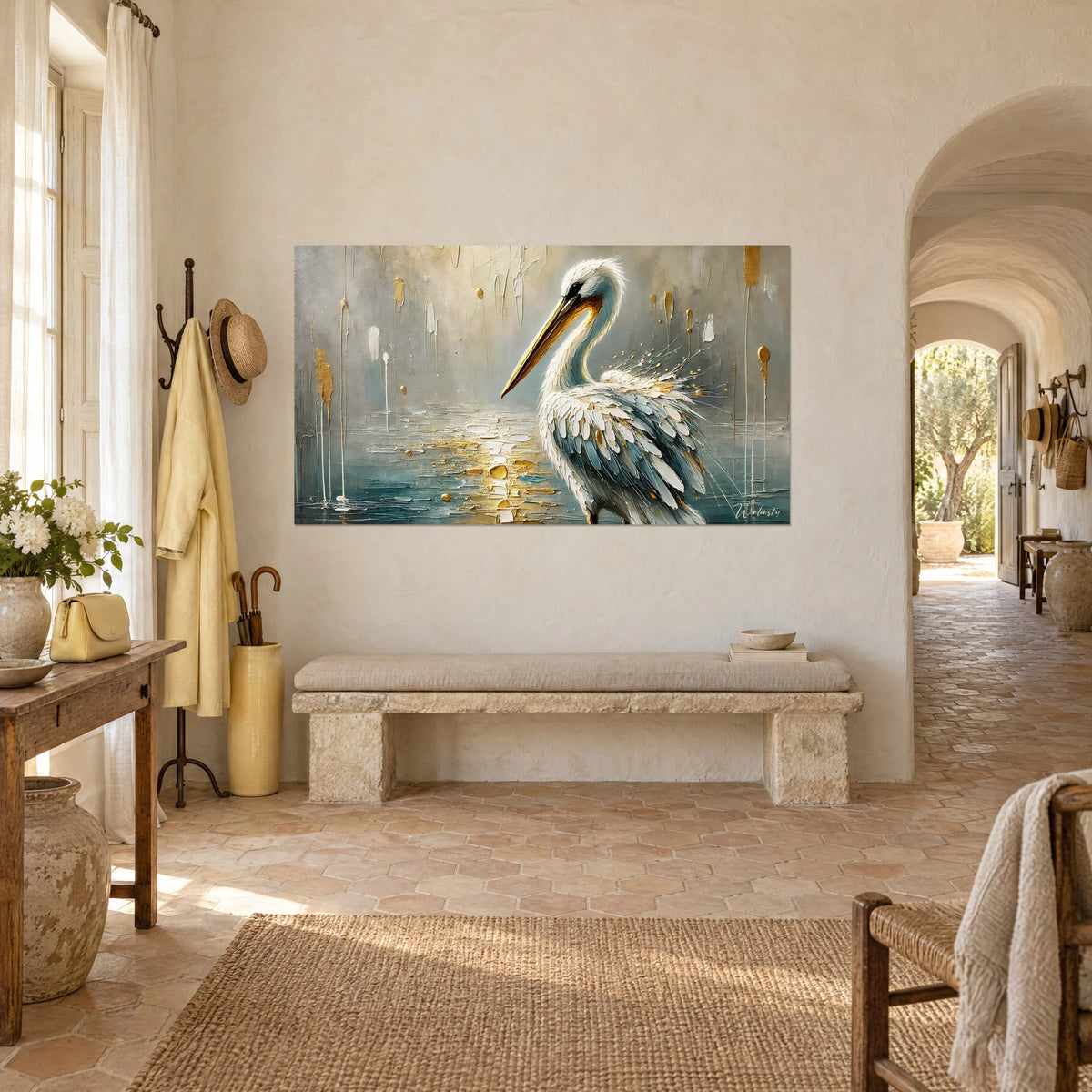 Schilderij van een reiger met ivoorkleurige en turquoise veren, gouden weerspiegelingen op het water, gepleisterde muur van een Provençaalse mas