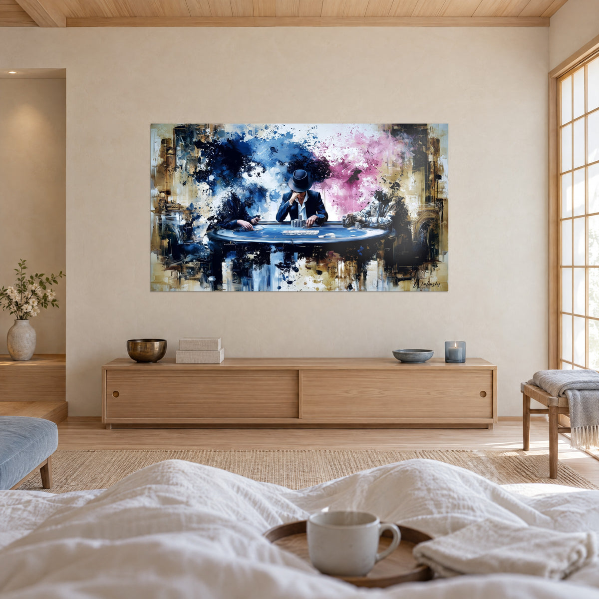 Cuadro mesa de póker con nubes azul medianoche y rosa vivo, fichas sobre el paño, dos personas de espaldas encima de una cama en un dormitorio luminoso
