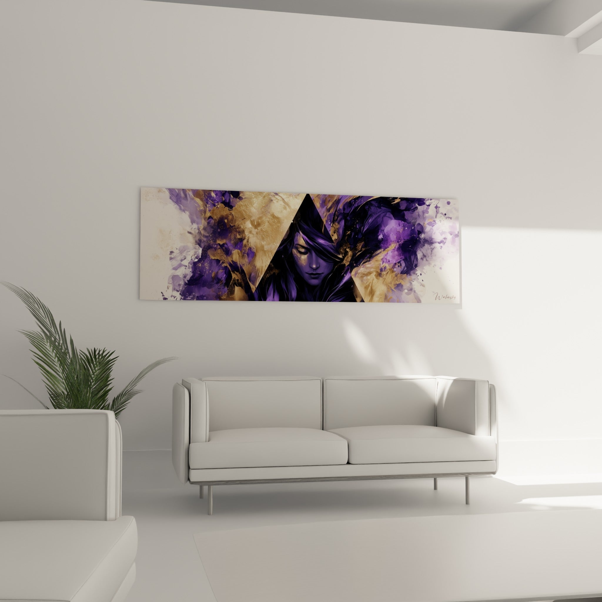 Femme méditative en violet profond et éclats dorés, suspendue au-dessus d'un canapé dans un salon lumineux