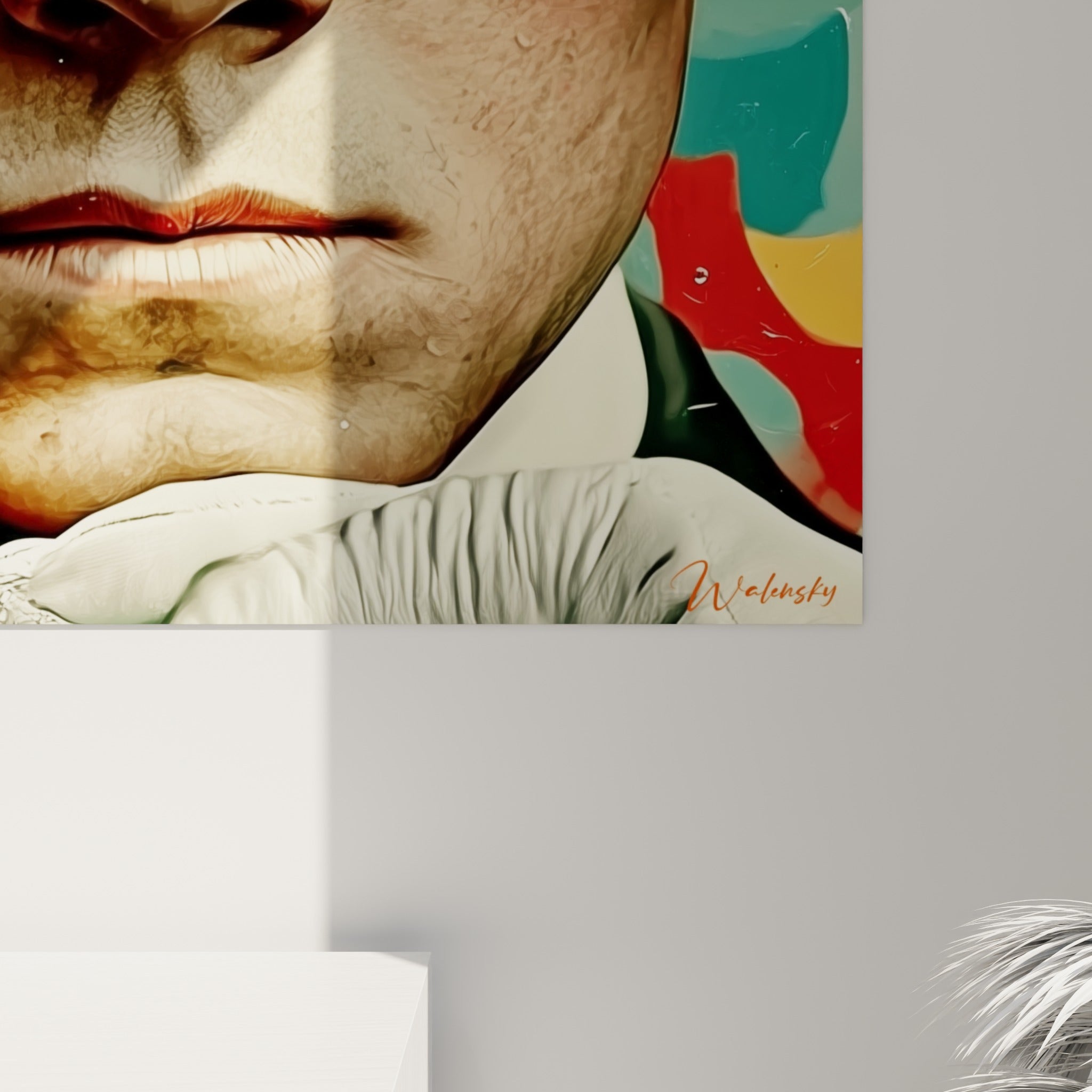 Détail des empâtements ocre et coulures turquoise sur le portrait Police accroché au mur