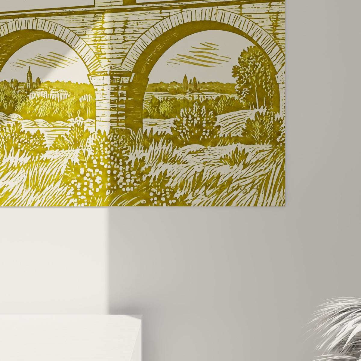 Détail des arches gravées en doré et beige du Pont du Gard, trait fin et pierre ciselée