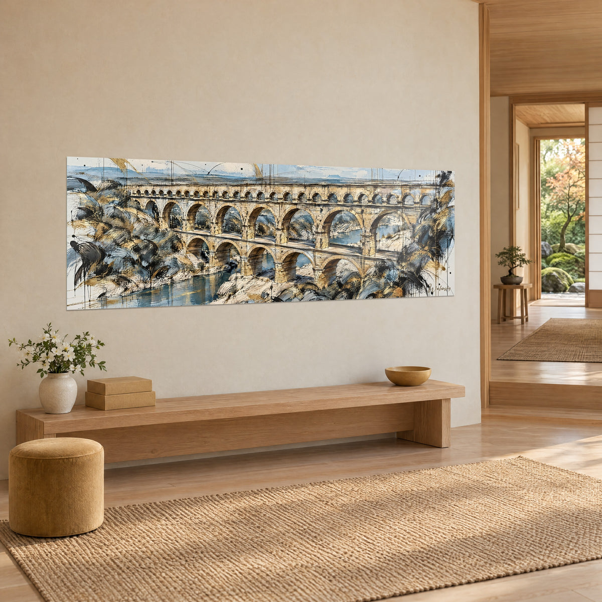 Arches antiques peintes en bleu pastel et doré, installées au-dessus d'un canapé dans un salon lumineux