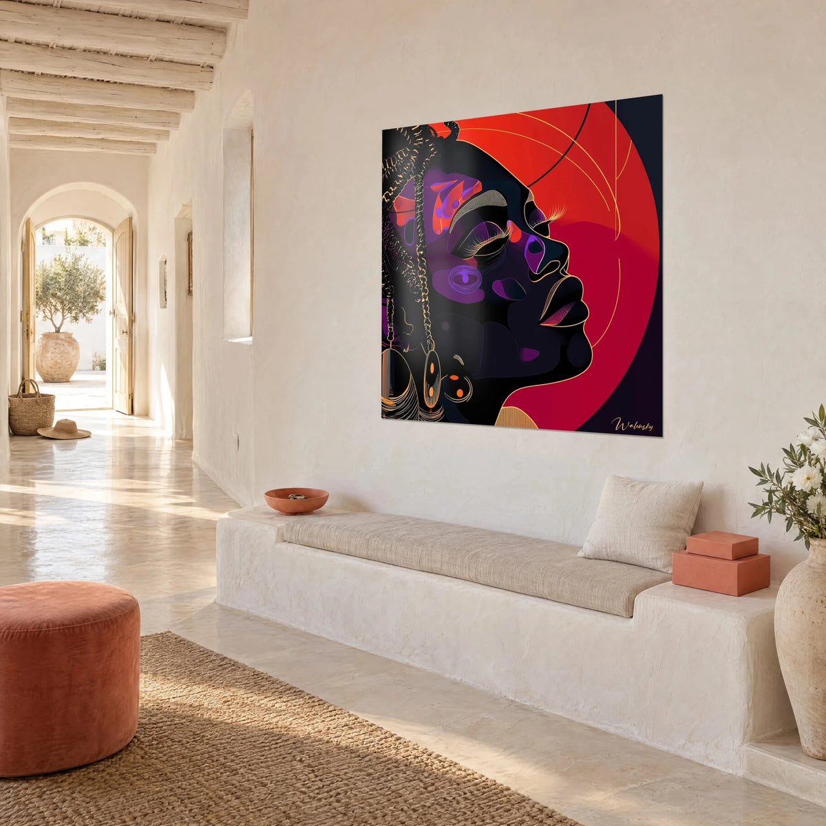 Cuadro rostro africano de perfil, círculo escarlata y sombras púrpuras, pendientes dorados, en tres cuartos sobre una pared blanca