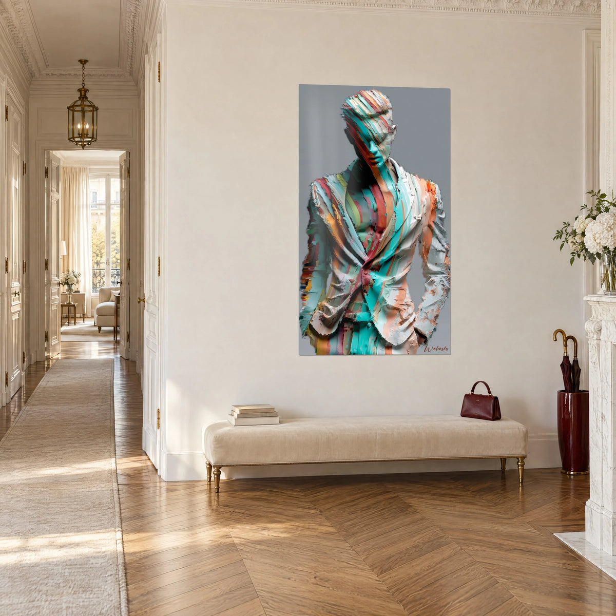 Quadro busto maschile in giacca striata rosso mattone e turchese, corridoio haussmanniano, panca avorio, parquet a spina di pesce