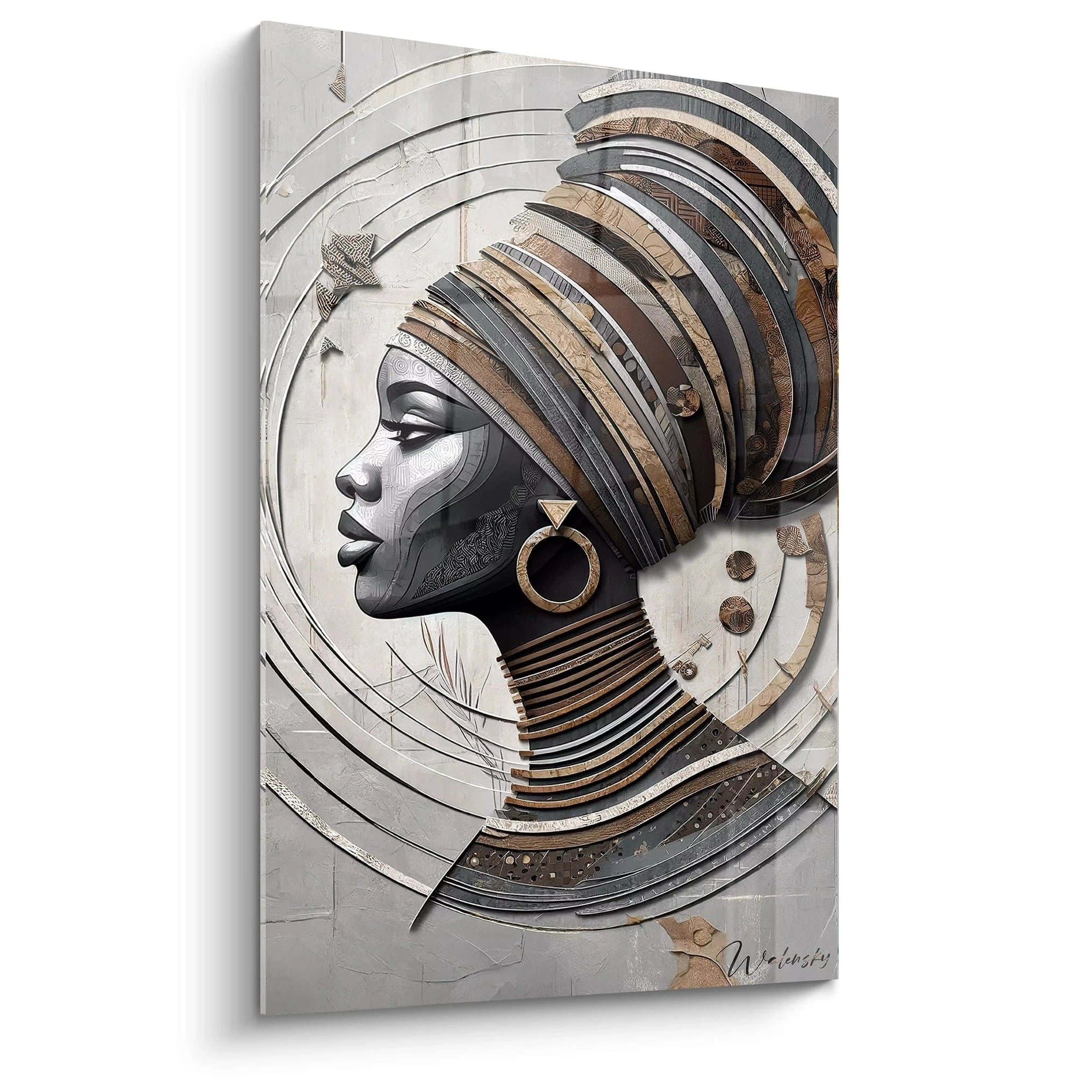 Vue de biais du tableau africain montrant des courbes sculpturales, des textures riches et une palette de couleurs argent, marron et beige qui capturent l'esprit des traditions africaines.

