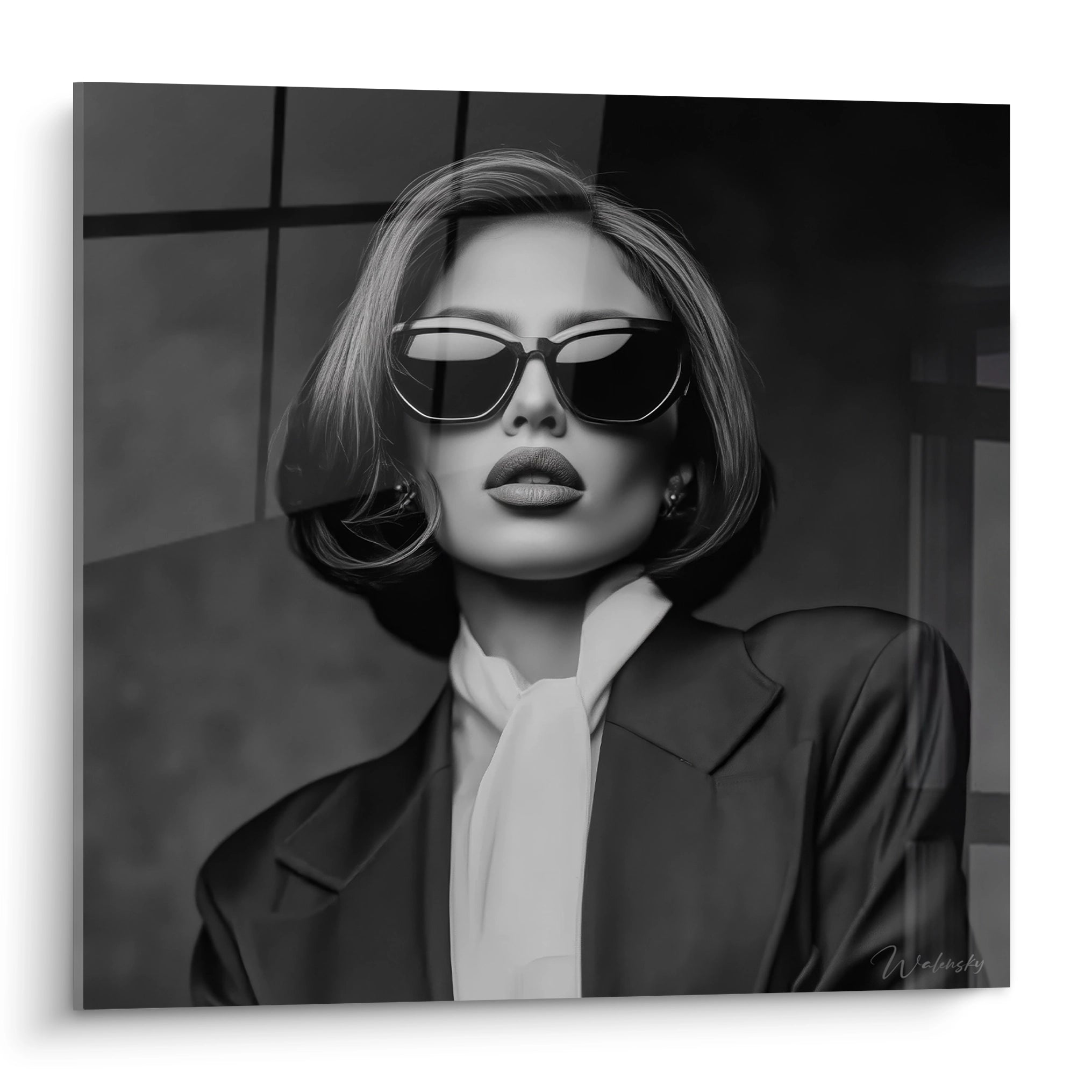 Tableau mural portrait féminin noir et blanc de Walensky avec lunettes de soleil stylées