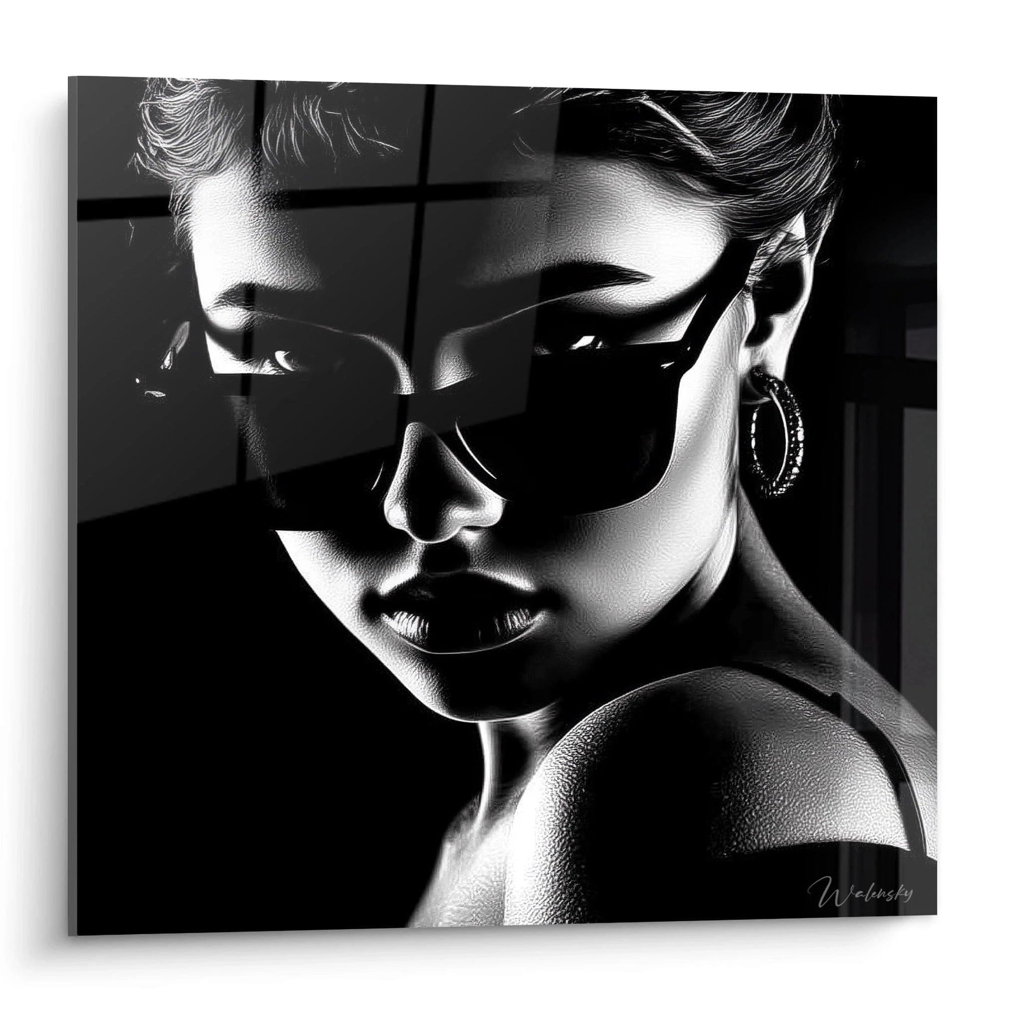 Tableau portrait femme noir et blanc de Walensky avec des lunettes de soleil et des reflets élégants