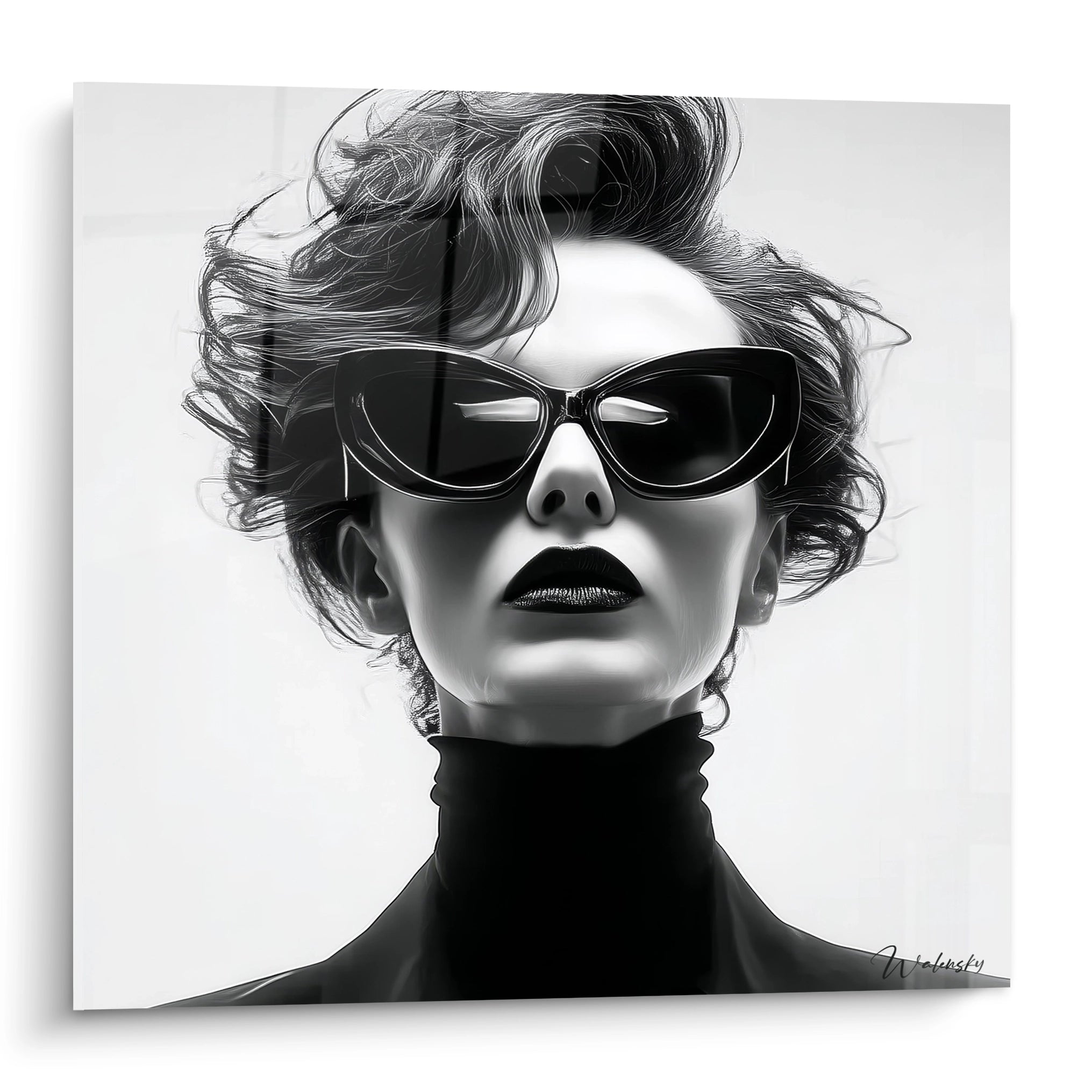 Tableau portrait femme noir et blanc avec des lunettes de soleil stylées et une coiffure élégante