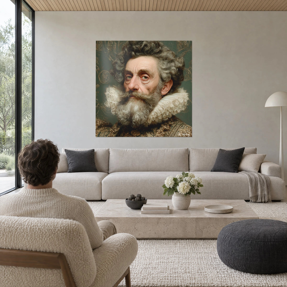 Cuadro retrato de un caballero barbudo con gorguera blanca, fondo verde salvia, detalles dorados en el jubón, encima de un sofá en un salón luminoso