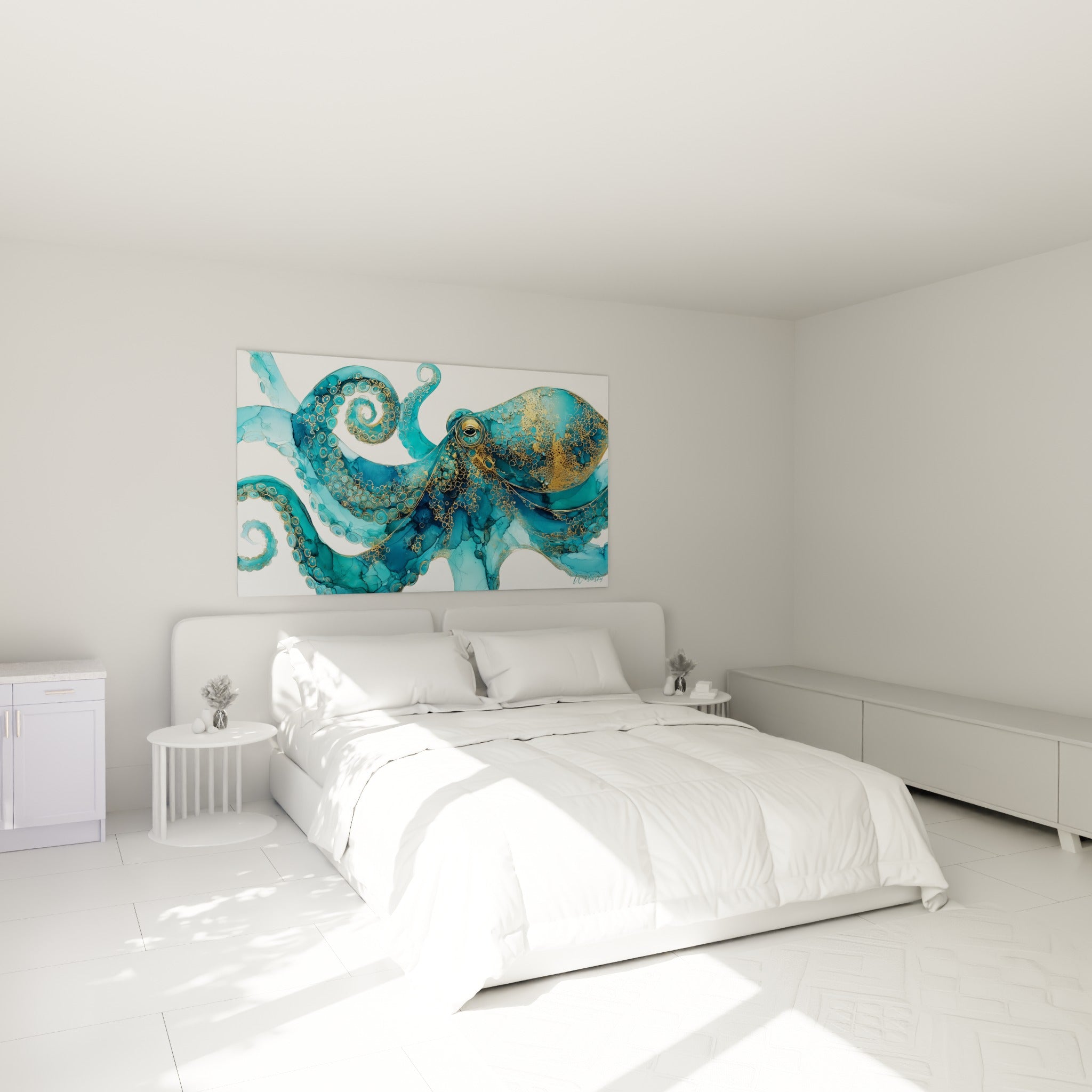 Tentacules turquoise et or du poulpe accrochés au-dessus d'un lit dans une chambre claire