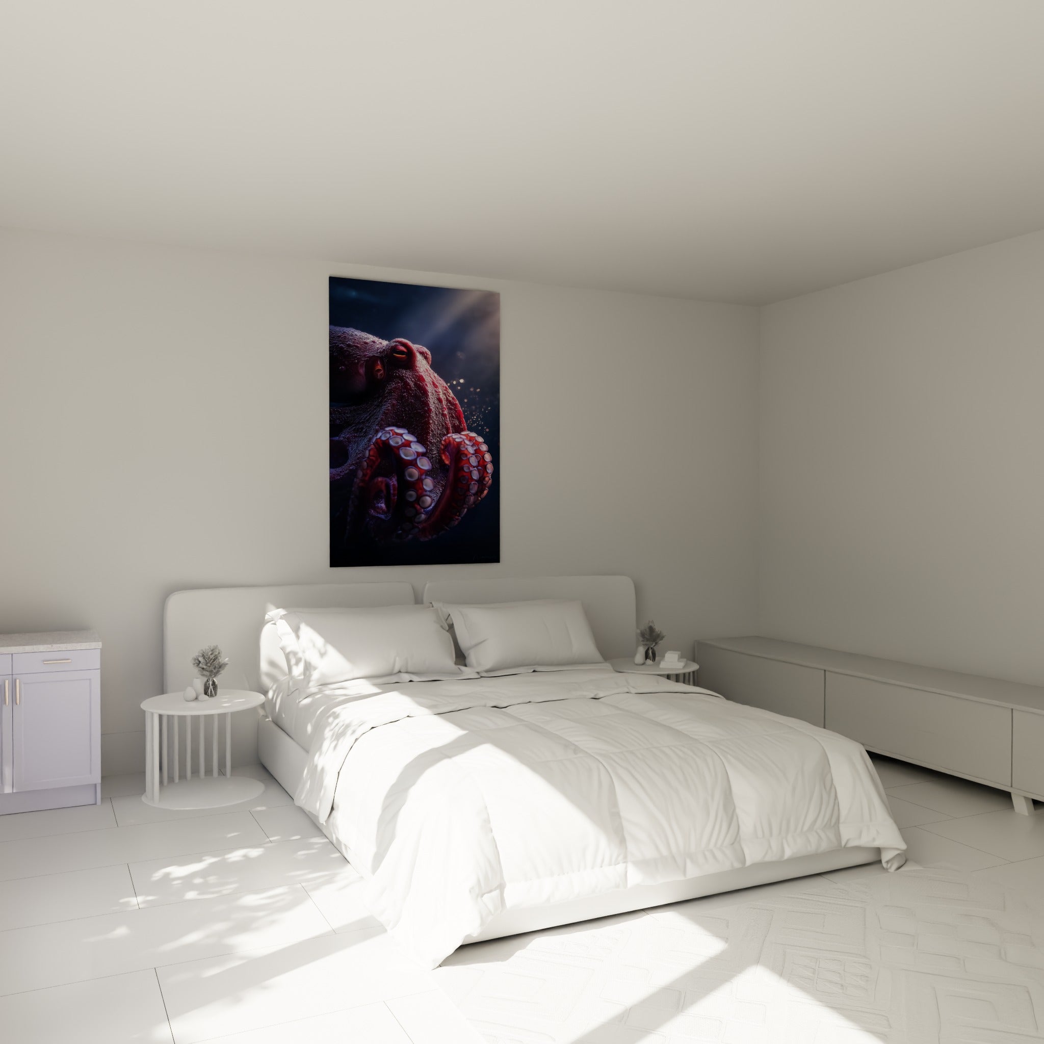 Créature marine rouge et bleu marine aux ventouses détaillées au-dessus d'un lit dans une chambre claire