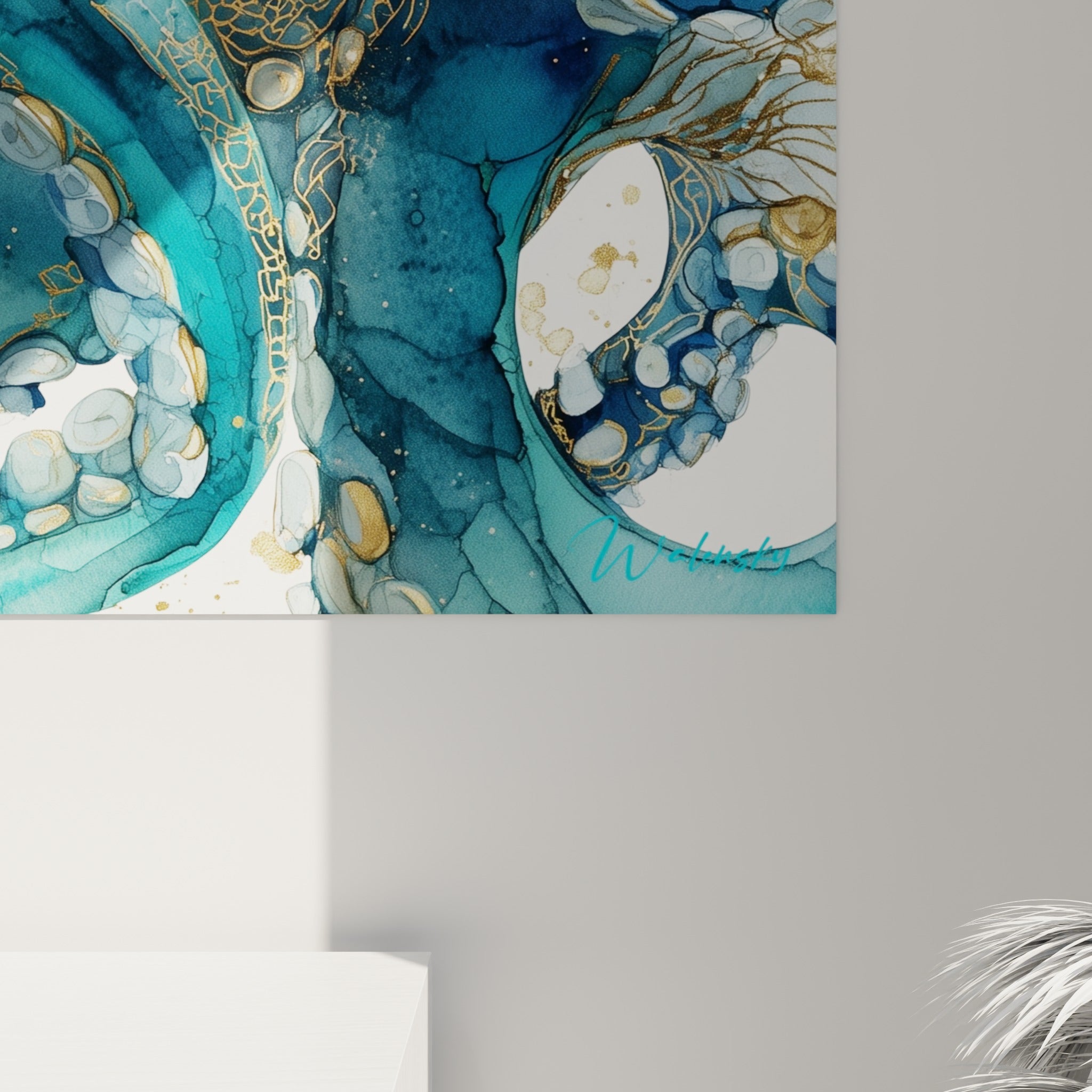 Détail des ventouses et filaments dorés craquelés sur fond bleu profond de l'œuvre