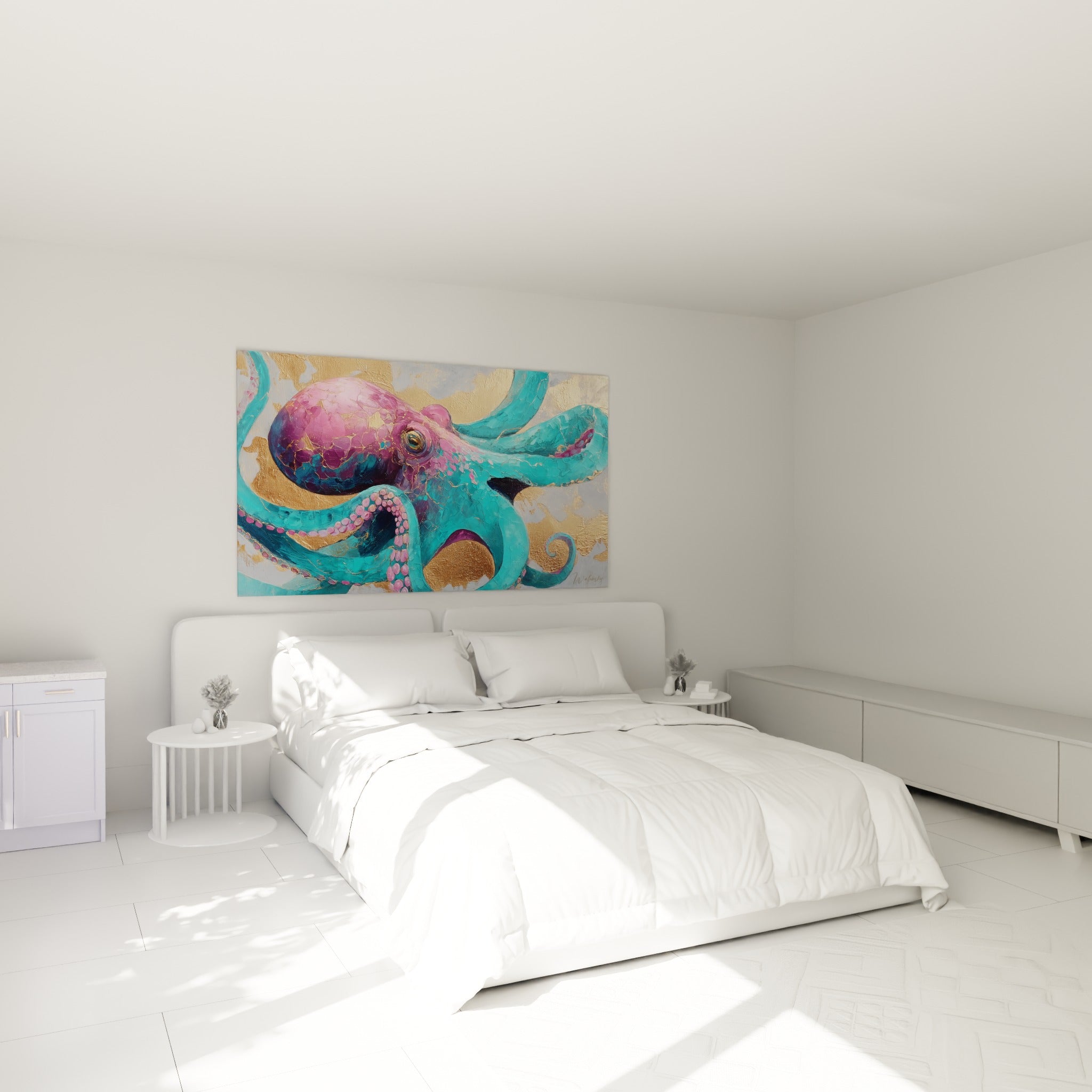 Tentacules turquoise et tête rose du poulpe accrochées au-dessus d'un lit dans une chambre claire