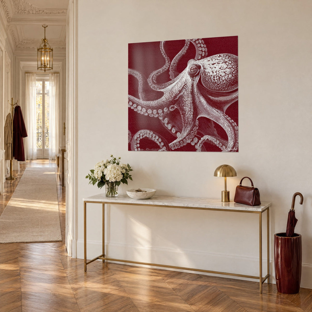 Πίνακας κεφαλόποδου με ελεφαντοστεΐνες ventouses και στρογγυλό βλέμμα σε μπορντό φόντο, κρεμασμένος πάνω από χρυσή κονσόλα στην είσοδο ύφους Haussmann