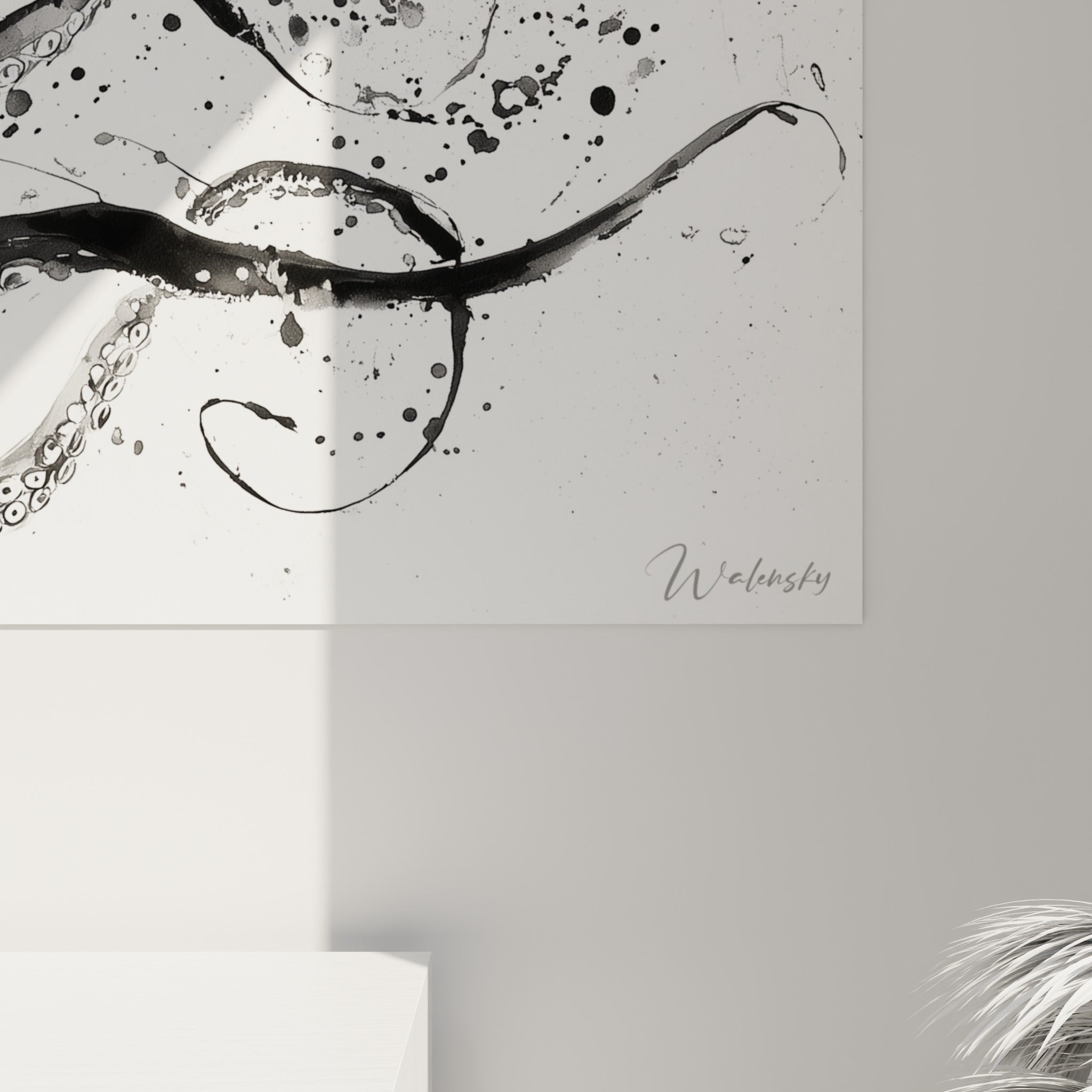 Ventouses circulaires et coulures d'encre grise visibles de près sur la toile texturée