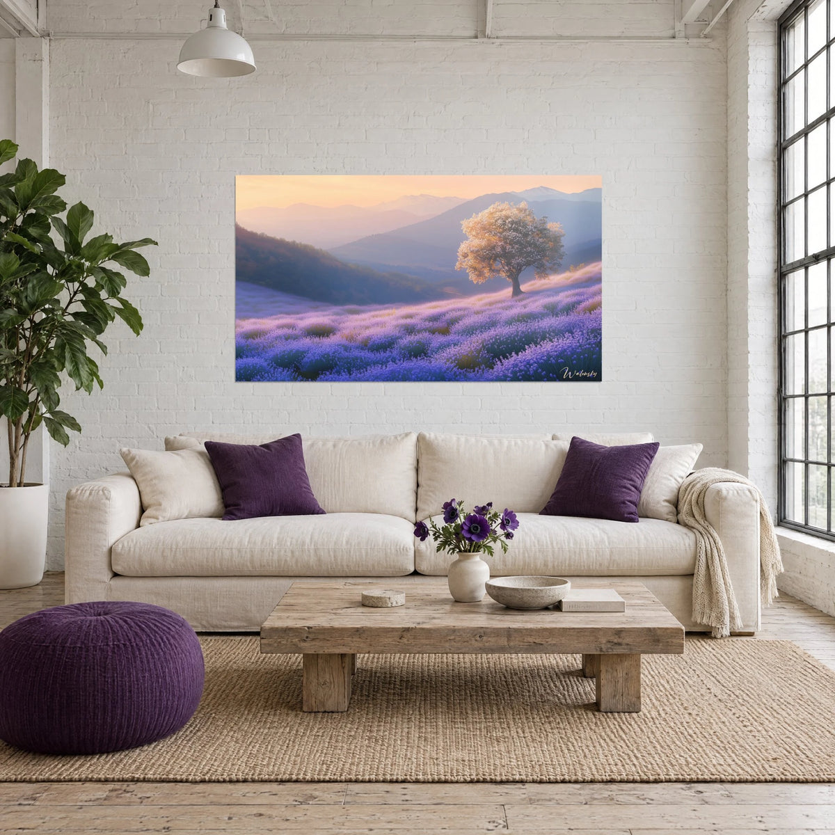Tableau champ de lavande violet sous un arbre fleuri doré, collines roses, au-dessus d'un canapé dans un salon lumineux