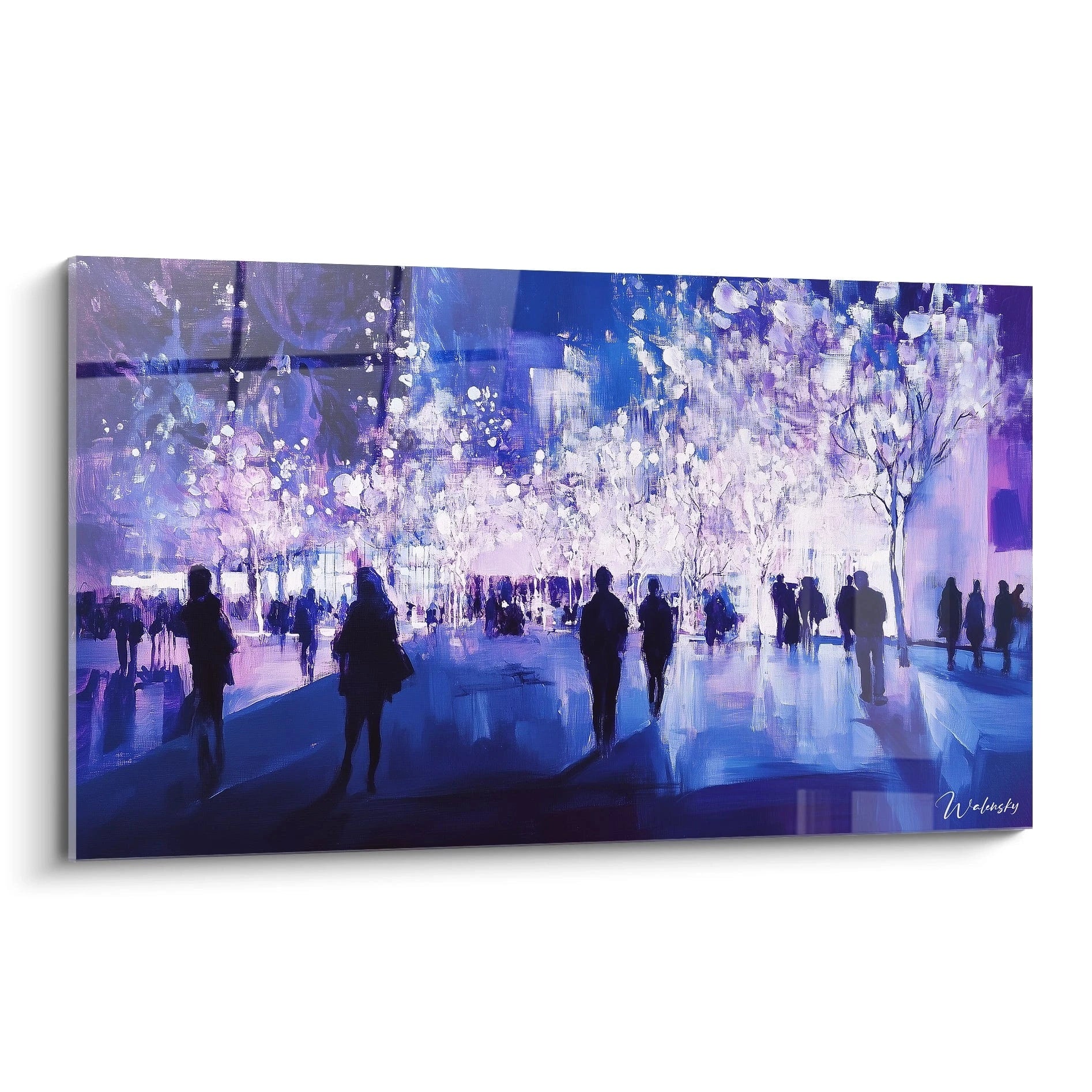 Un tableau nocturne urbain représentant des silhouettes de personnes marchant sur une avenue illuminée par des arbres lumineux, dans des teintes dominantes de violet et bleu, avec des points blancs éclatants et une texture de coups de pinceau visibles.
