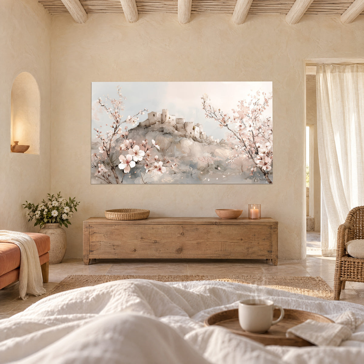 Gemälde blühende Kirschbäume vor einer Zinnenburg, zartrosa Blütenblätter und graublauer Himmel, über einem Bett in einem hellen Schlafzimmer