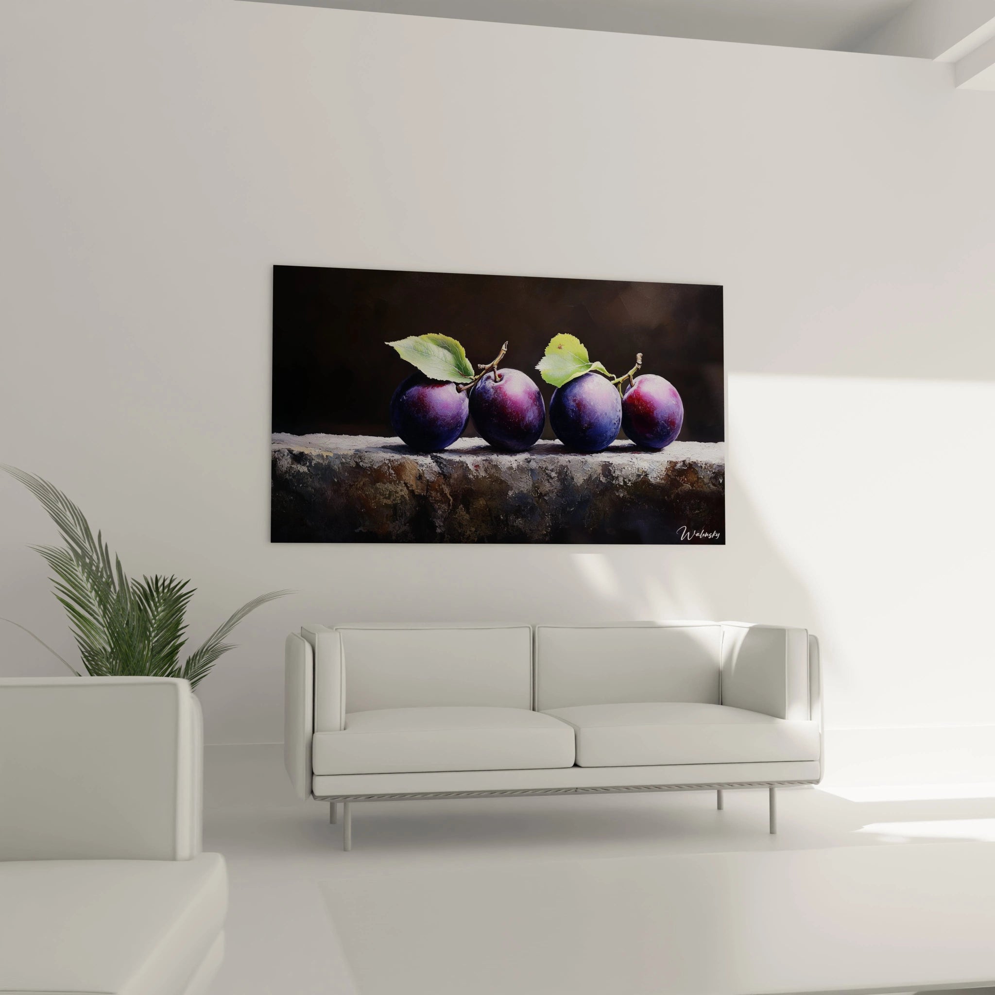 Un tableau prune mettant en scène trois prunes aux reflets argentés et violacés, accompagnées de feuilles aux teintes vert clair. Une surface rugueuse et un fond foncé ajoutent du relief à la composition.

